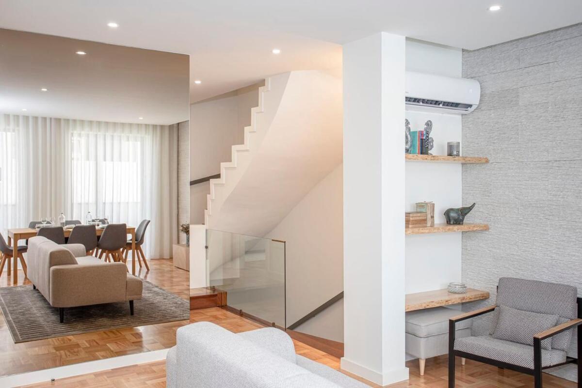 Liiiving In - Design Bright House *
