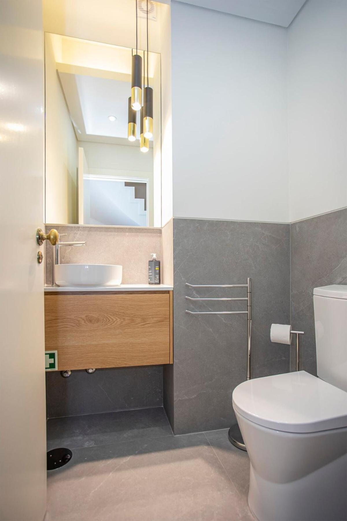 Liiiving In - Design Bright House