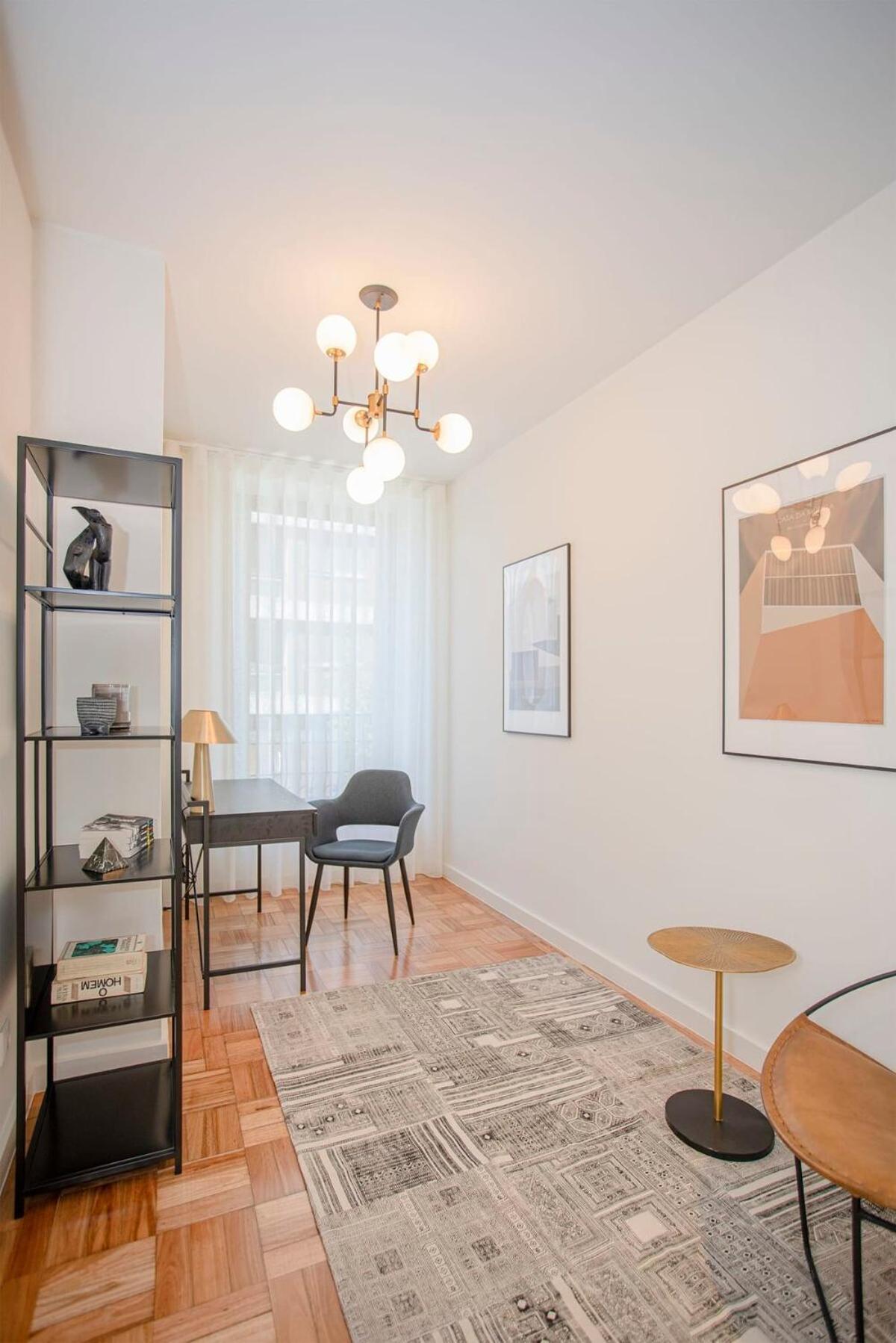 Liiiving In - Design Bright House *
