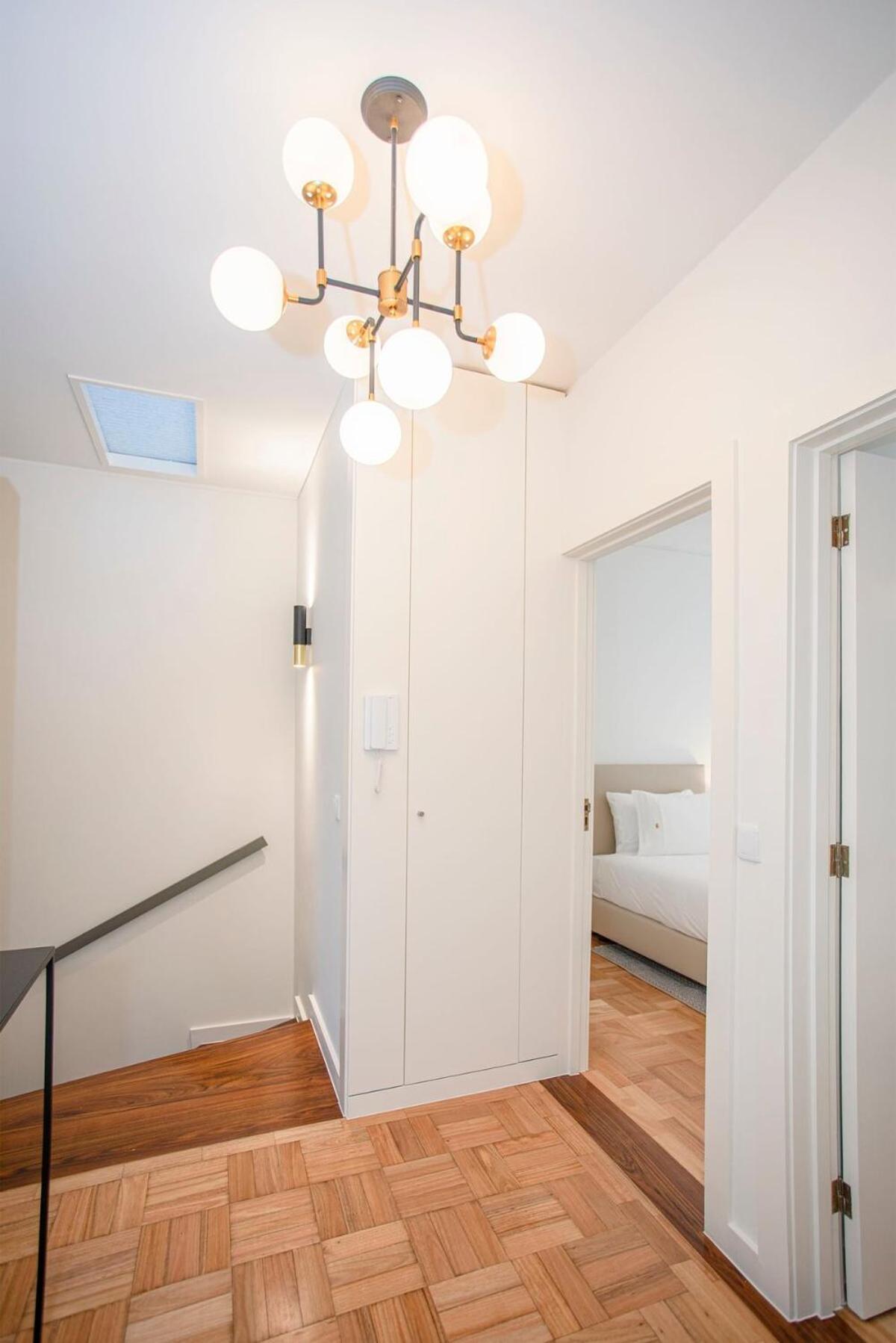 Liiiving In - Design Bright House