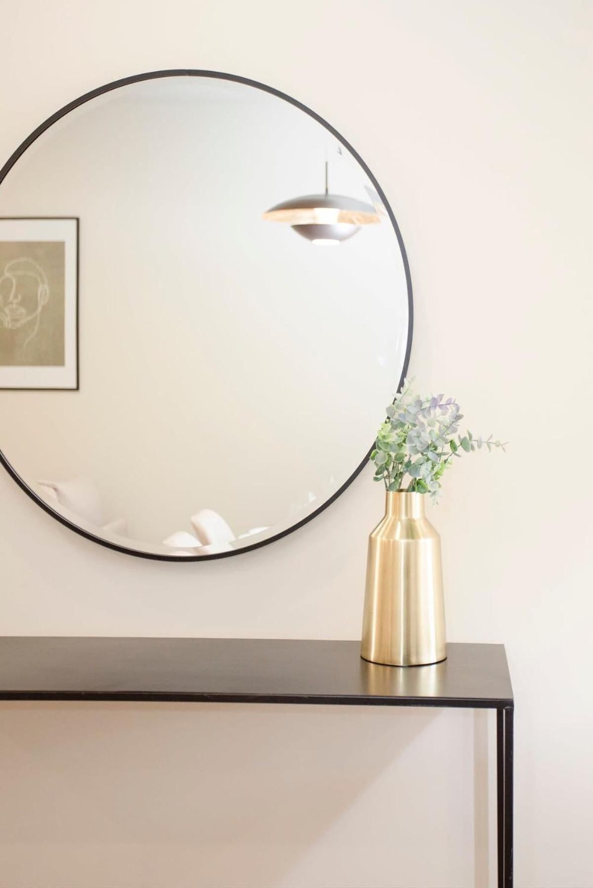 Liiiving In - Uptown Pearl Apartment