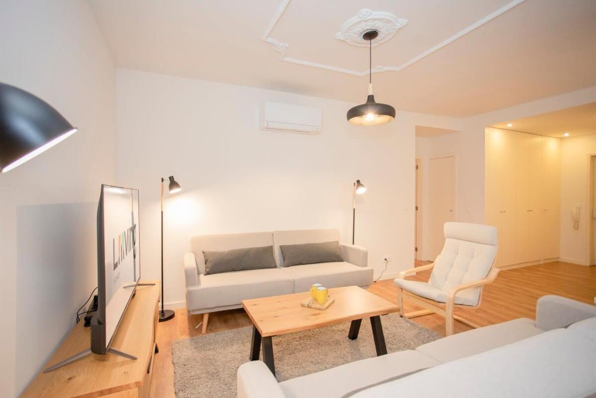 Liiiving In - Modern Design Apartment