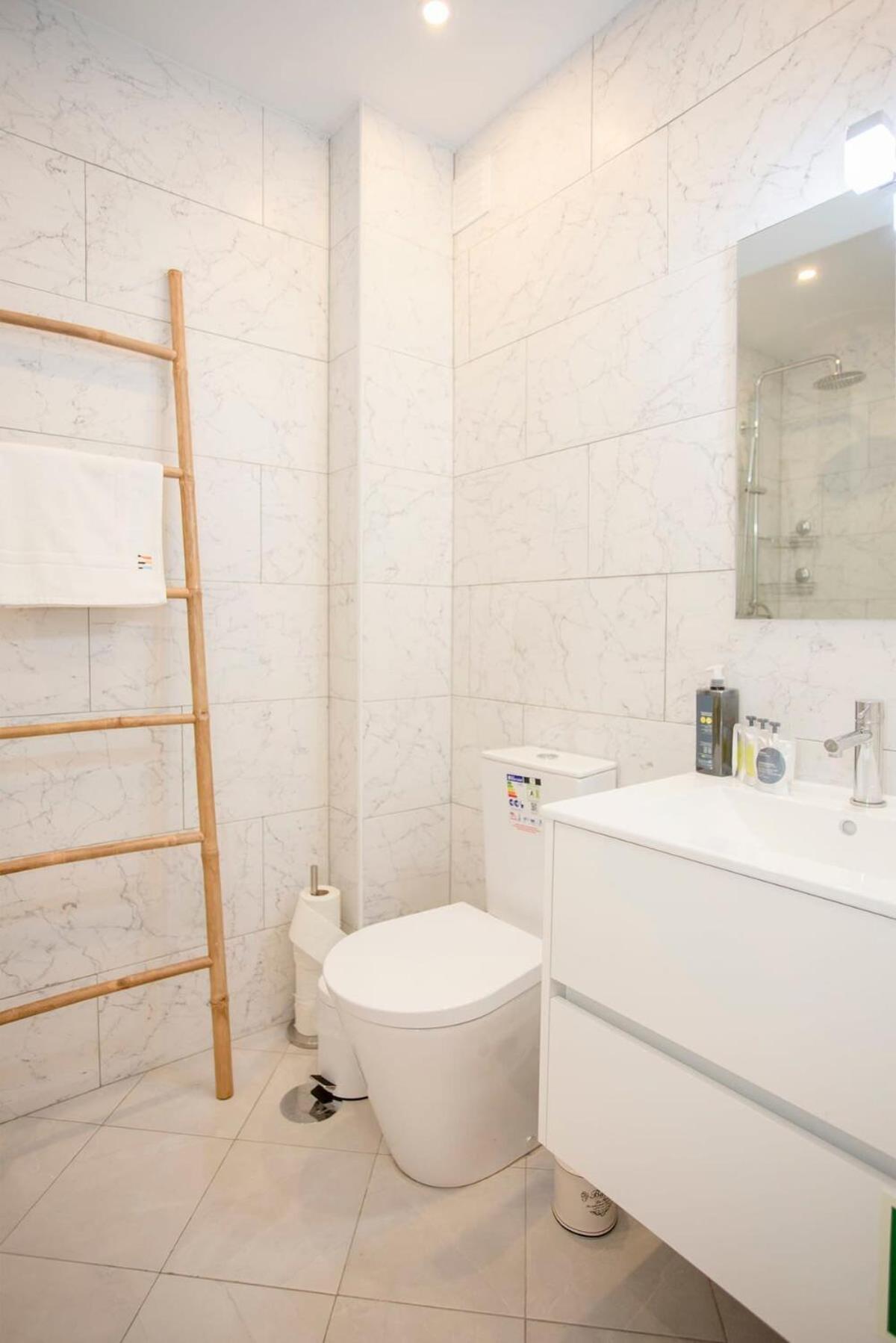 Liiiving In - Modern Design