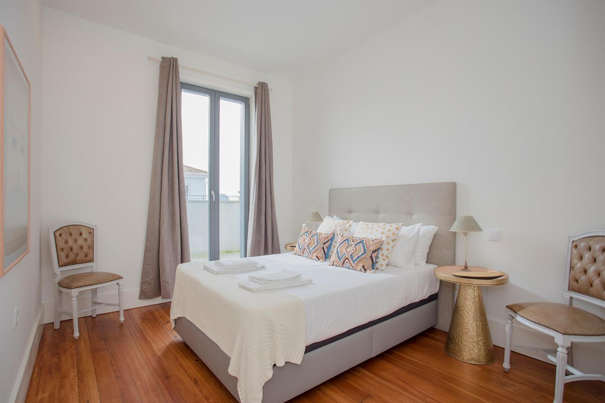 Liiiving In - Downtown & Riverside Balcony Apartment Porto
