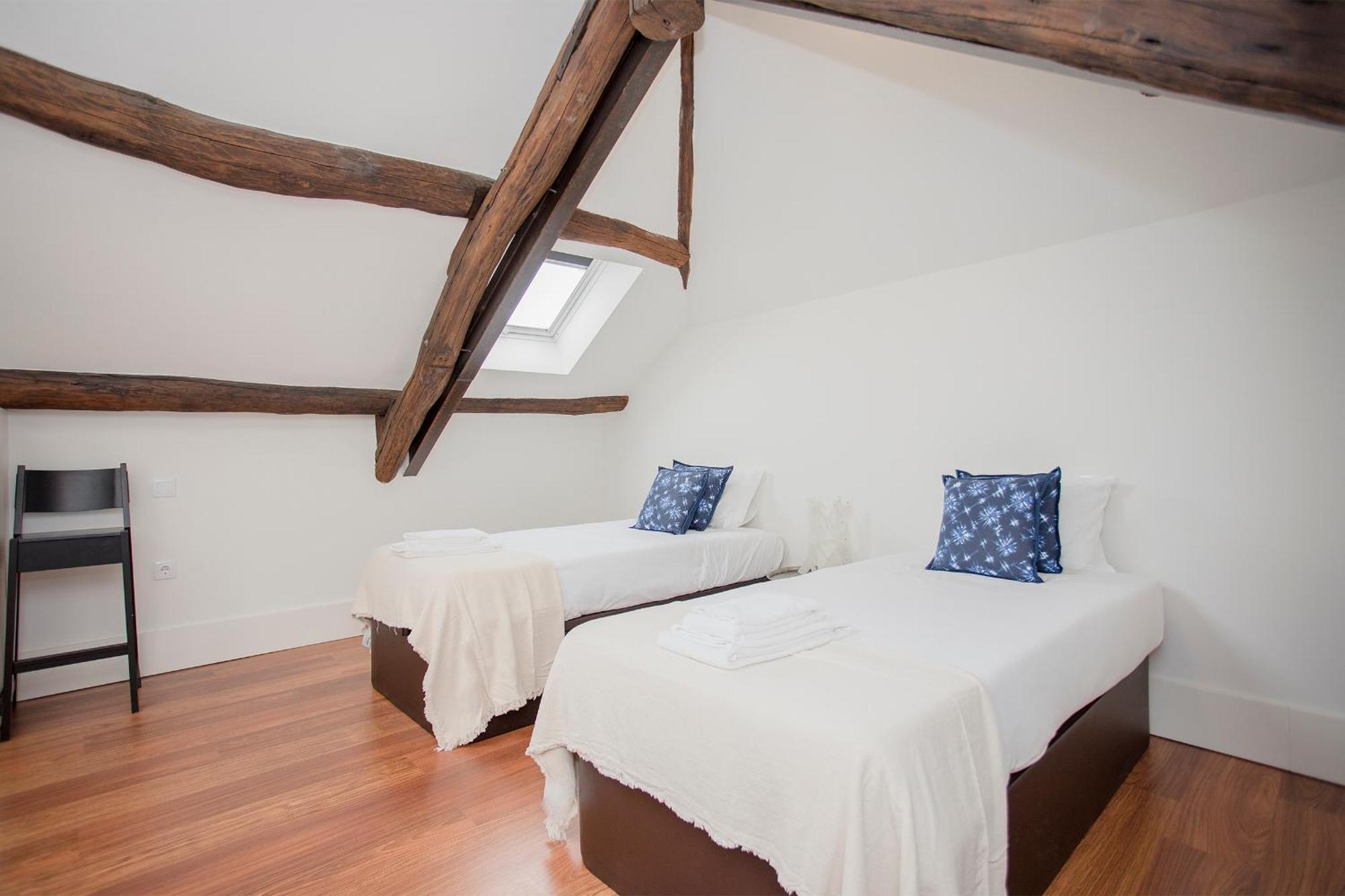 Liiiving In - Downtown & Riverside Balcony Apartment Porto