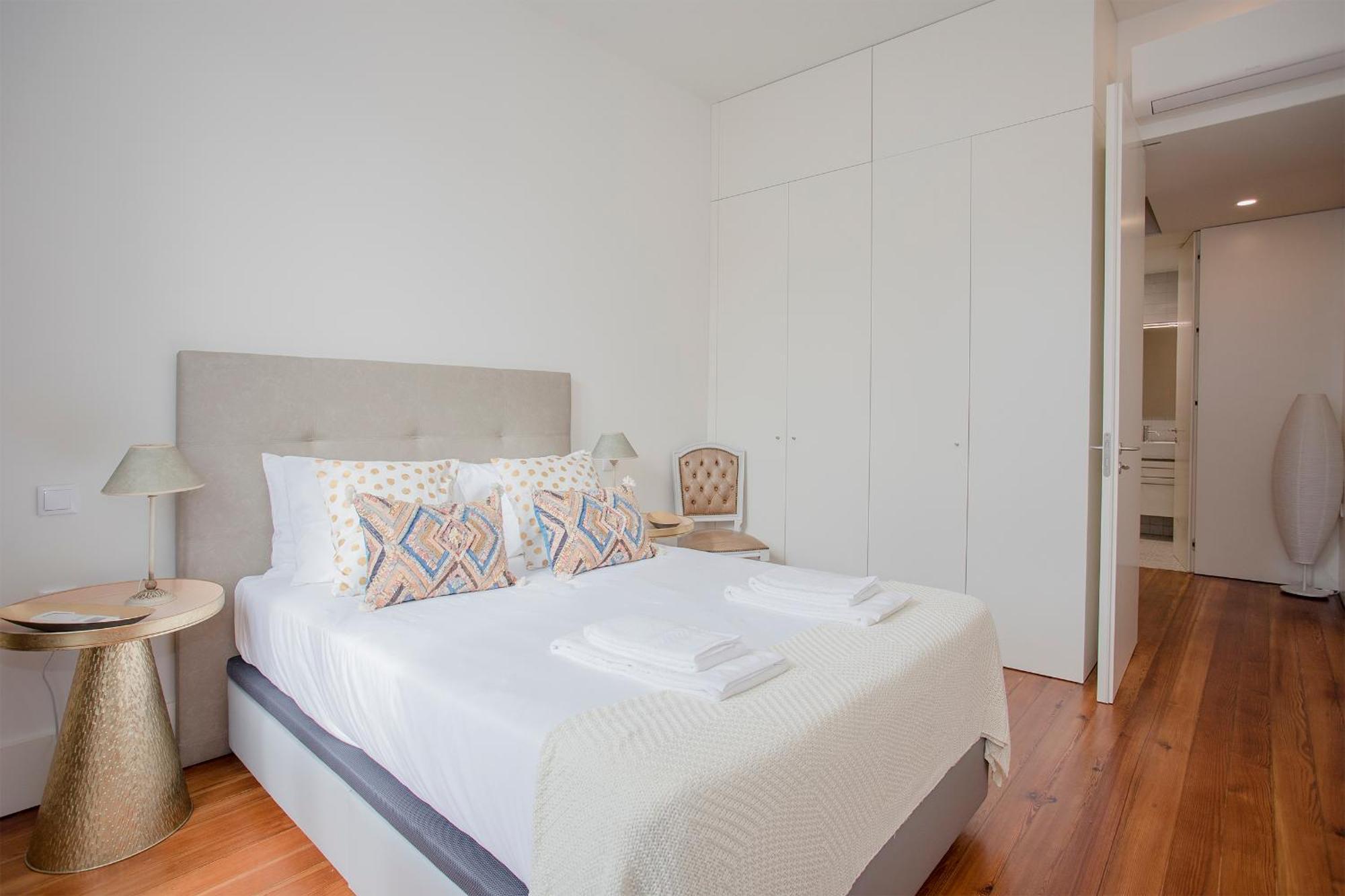 Liiiving In - Downtown & Riverside Balcony Apartment Porto