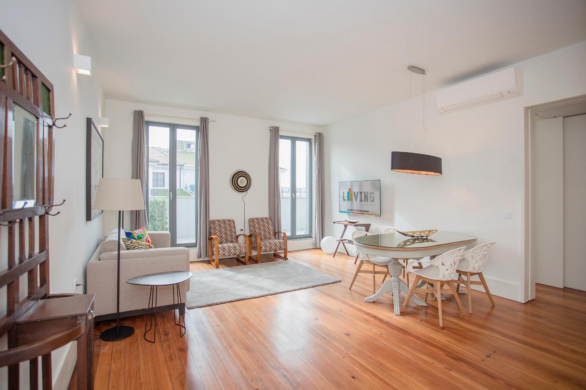 Liiiving In - Downtown & Riverside Balcony Apartment Porto