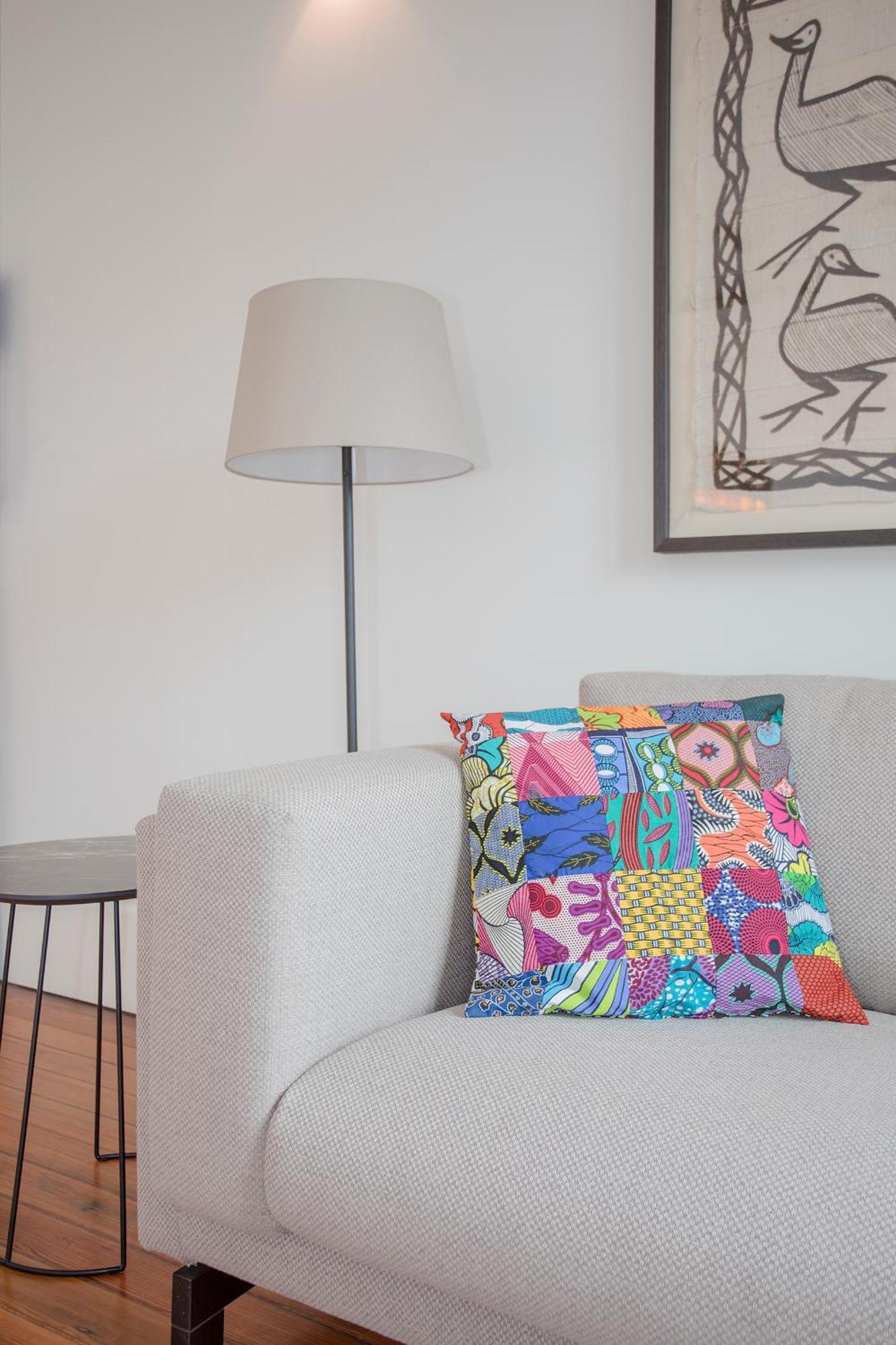Liiiving In - Downtown & Riverside Balcony Apartment *