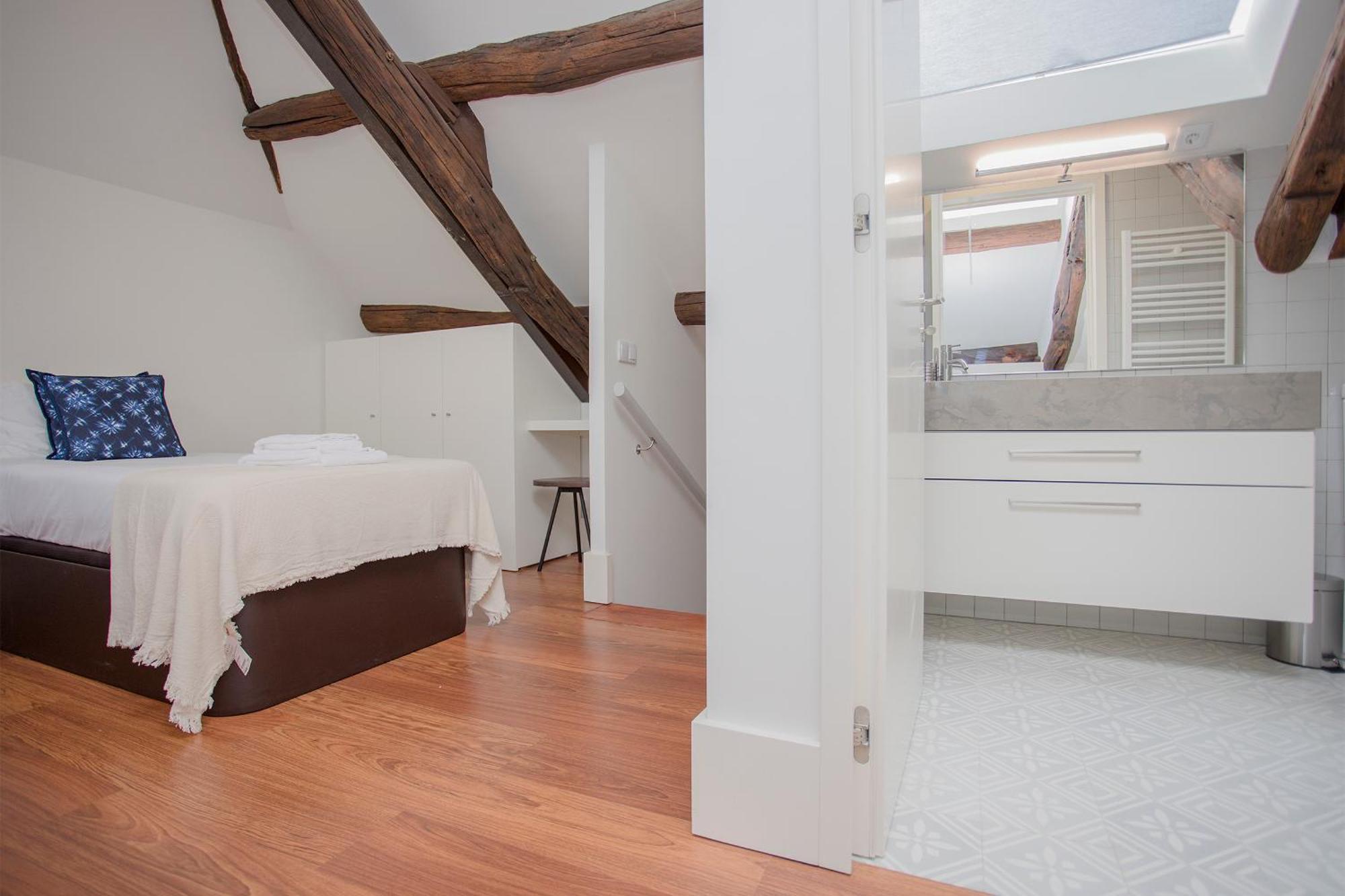 Liiiving In - Downtown & Riverside Balcony Apartment Porto