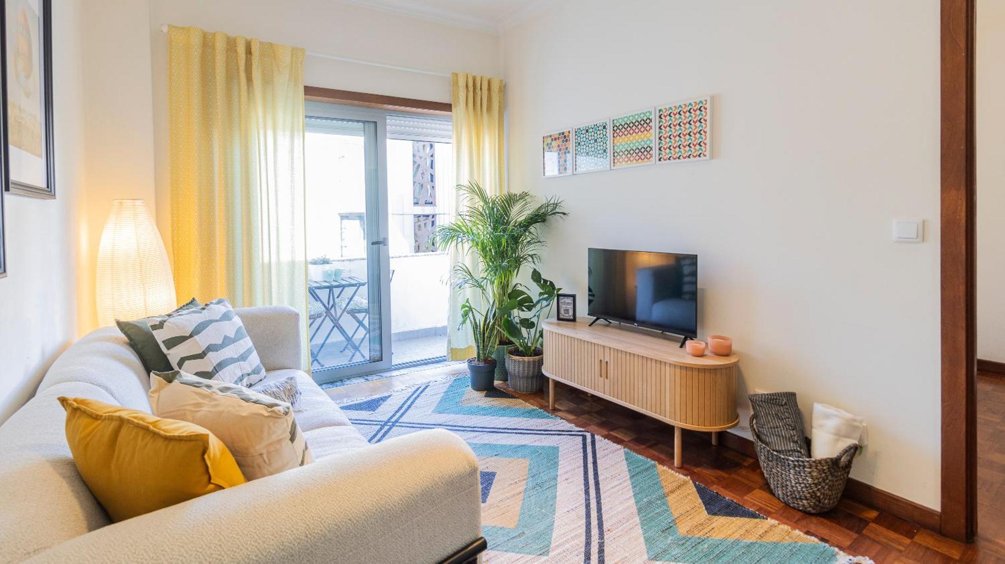 Adorable 2d Apartment *