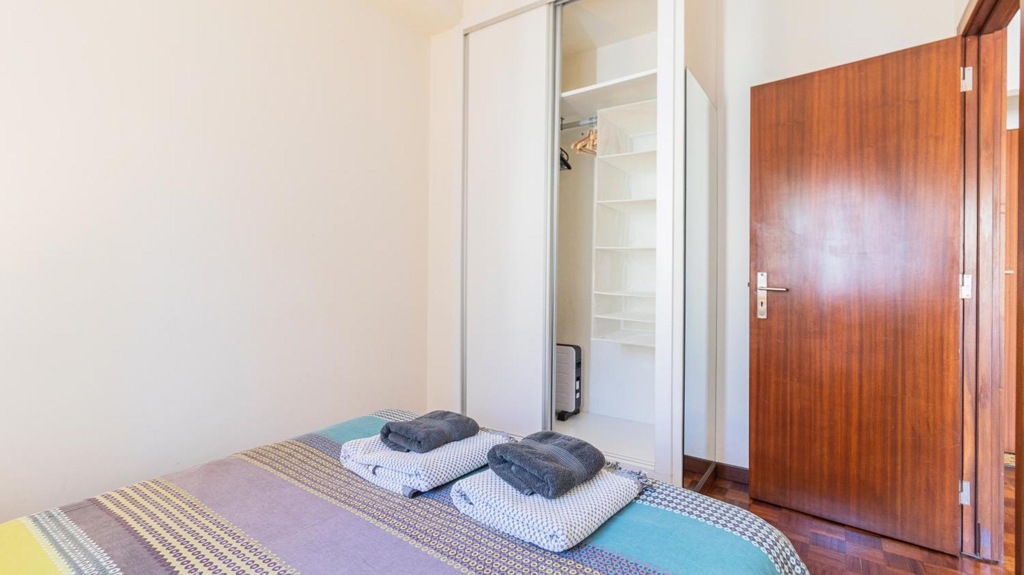Adorable 2d Apartment *