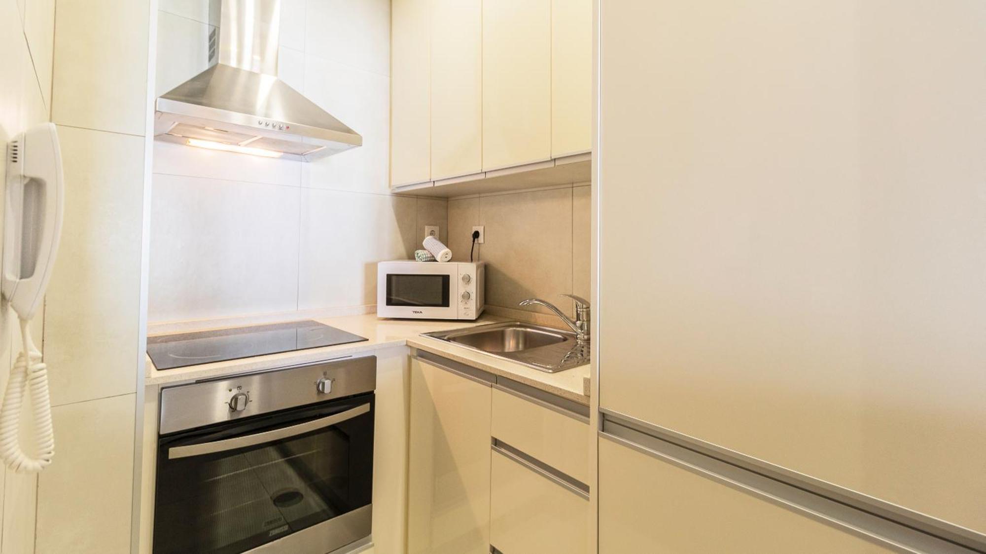 Adorable 2d Apartment *