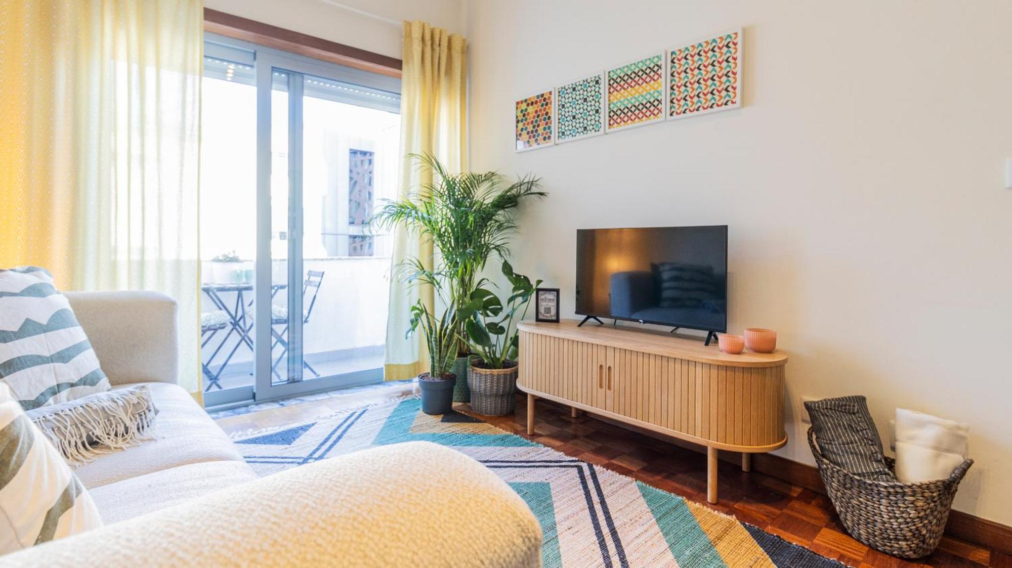 Adorable 2d Apartment *