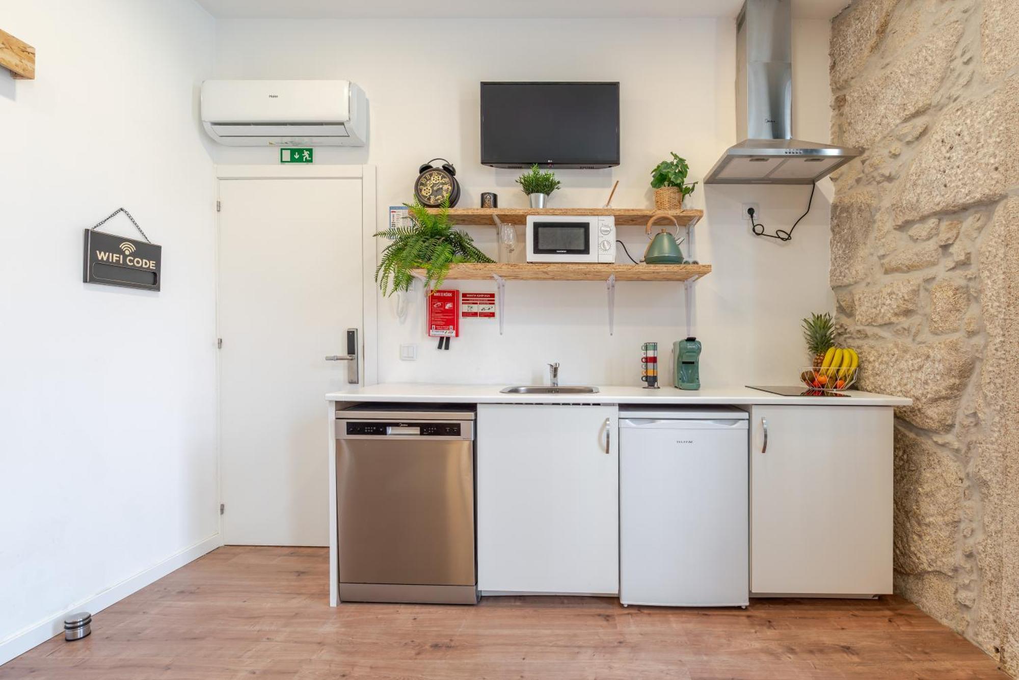 Hostwise - Stylish Sunny Flats Apartment *