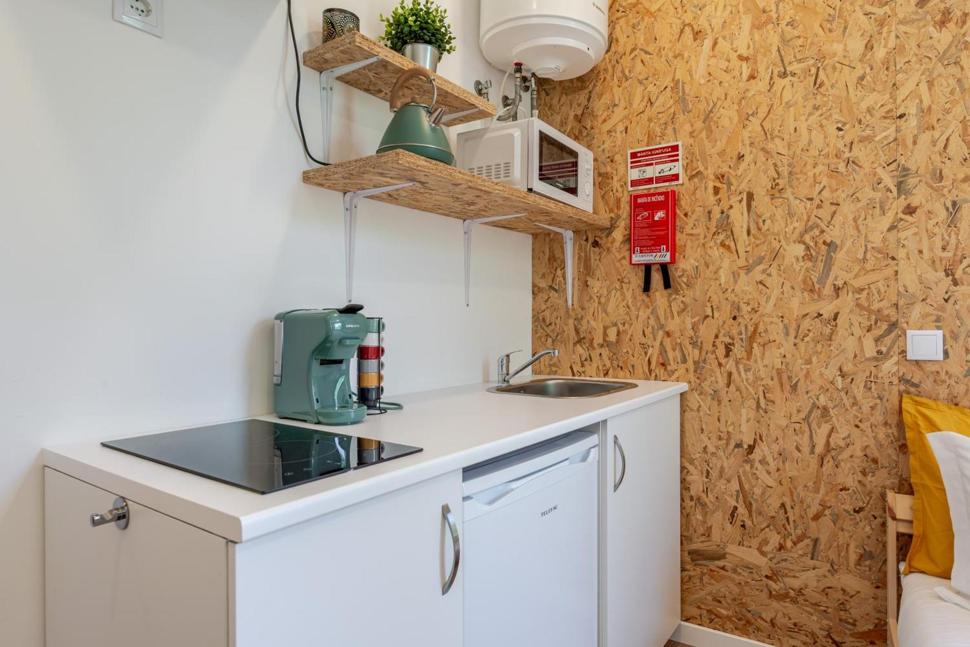 Hostwise - Stylish Sunny Flats Apartment *