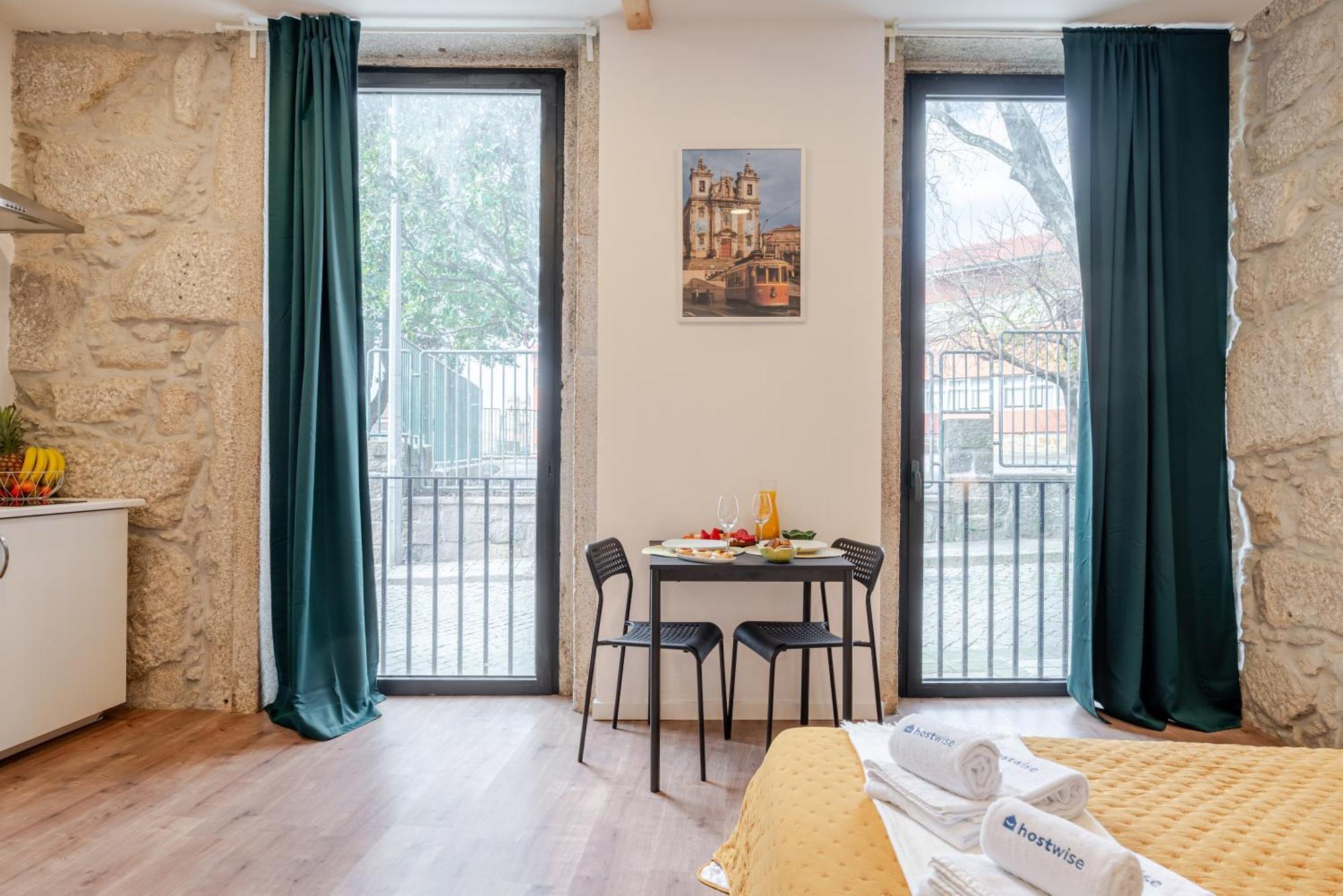 Hostwise - Stylish Sunny Flats *