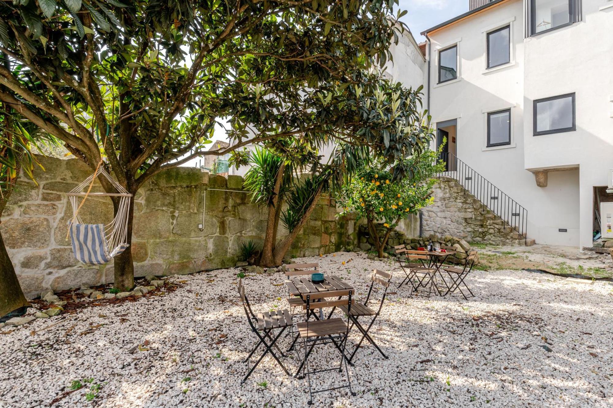 Apartment Hostwise - Stylish Sunny Flats