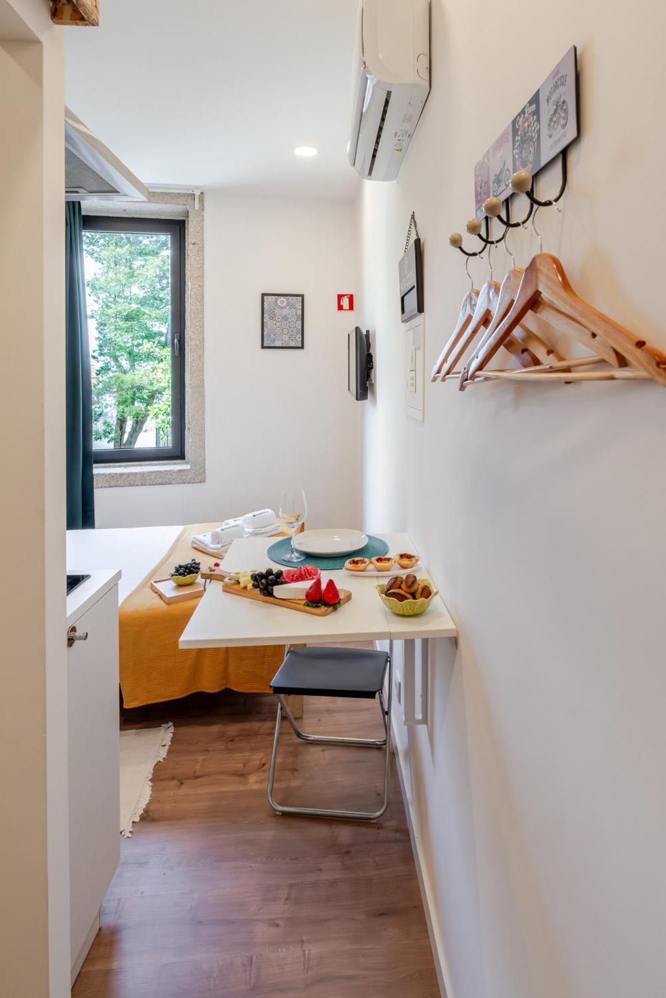 Apartment Hostwise - Stylish Sunny Flats *