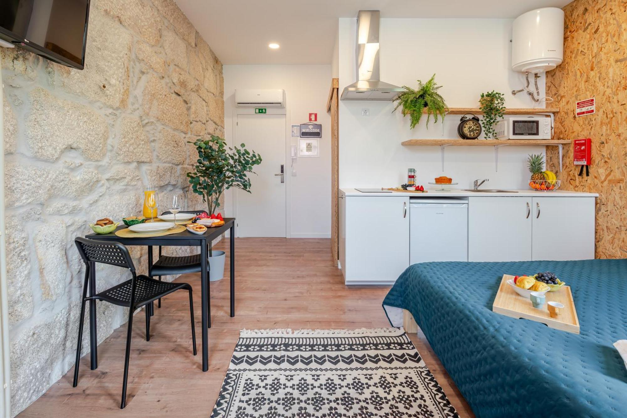 Hostwise - Stylish Sunny Flats Apartment *