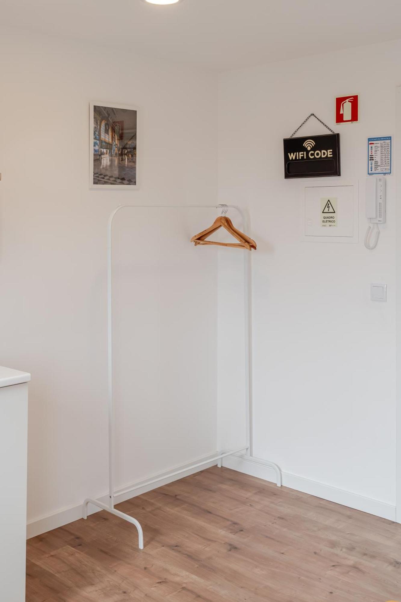 Hostwise - Stylish Sunny Flats Apartment *