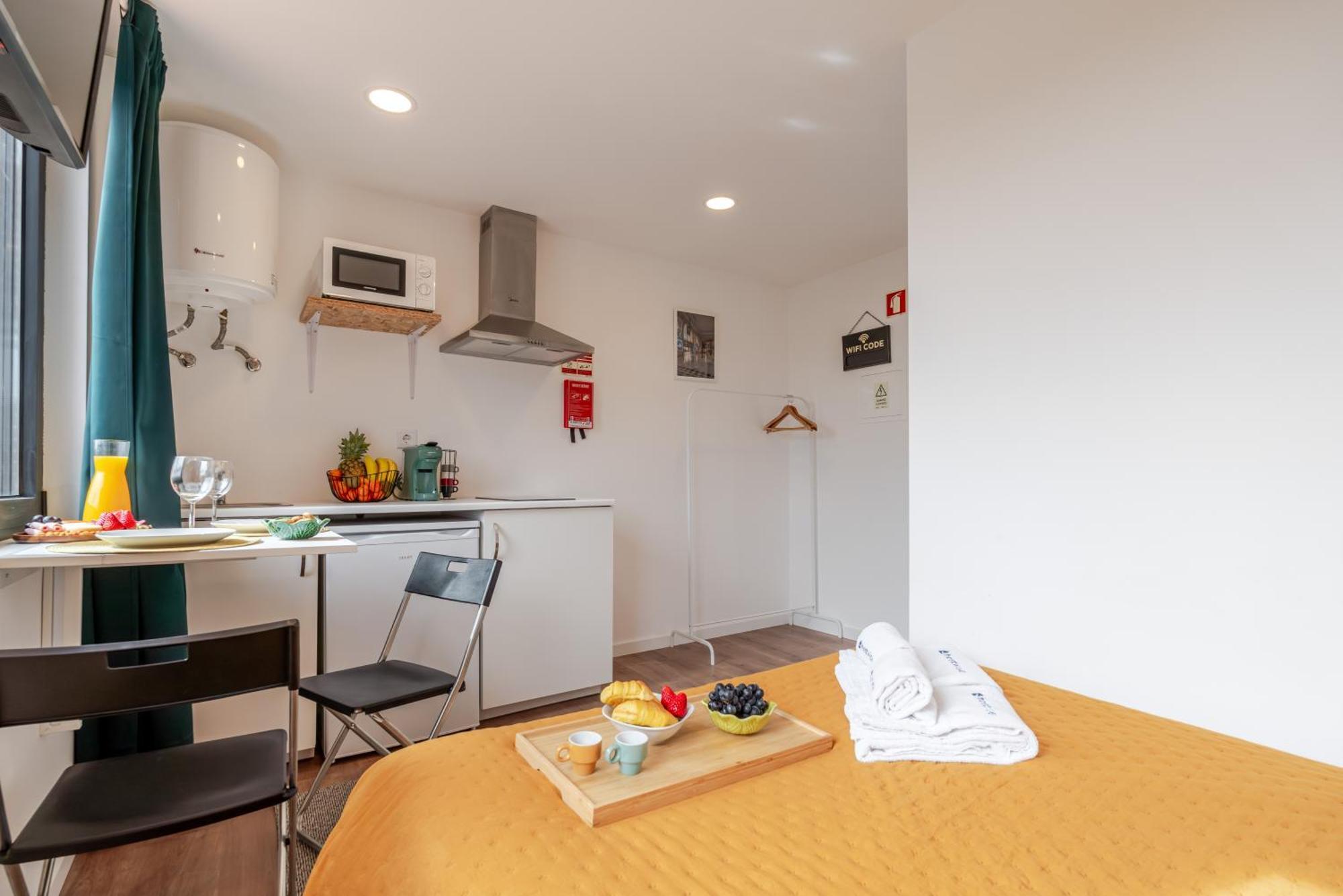 Apartment Hostwise - Stylish Sunny Flats Porto