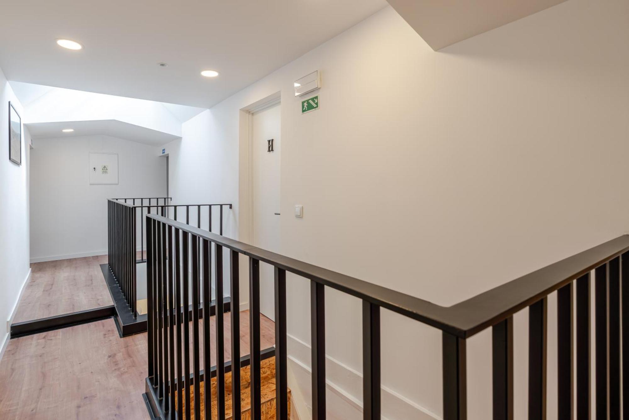 Hostwise - Stylish Sunny Flats Apartment Porto