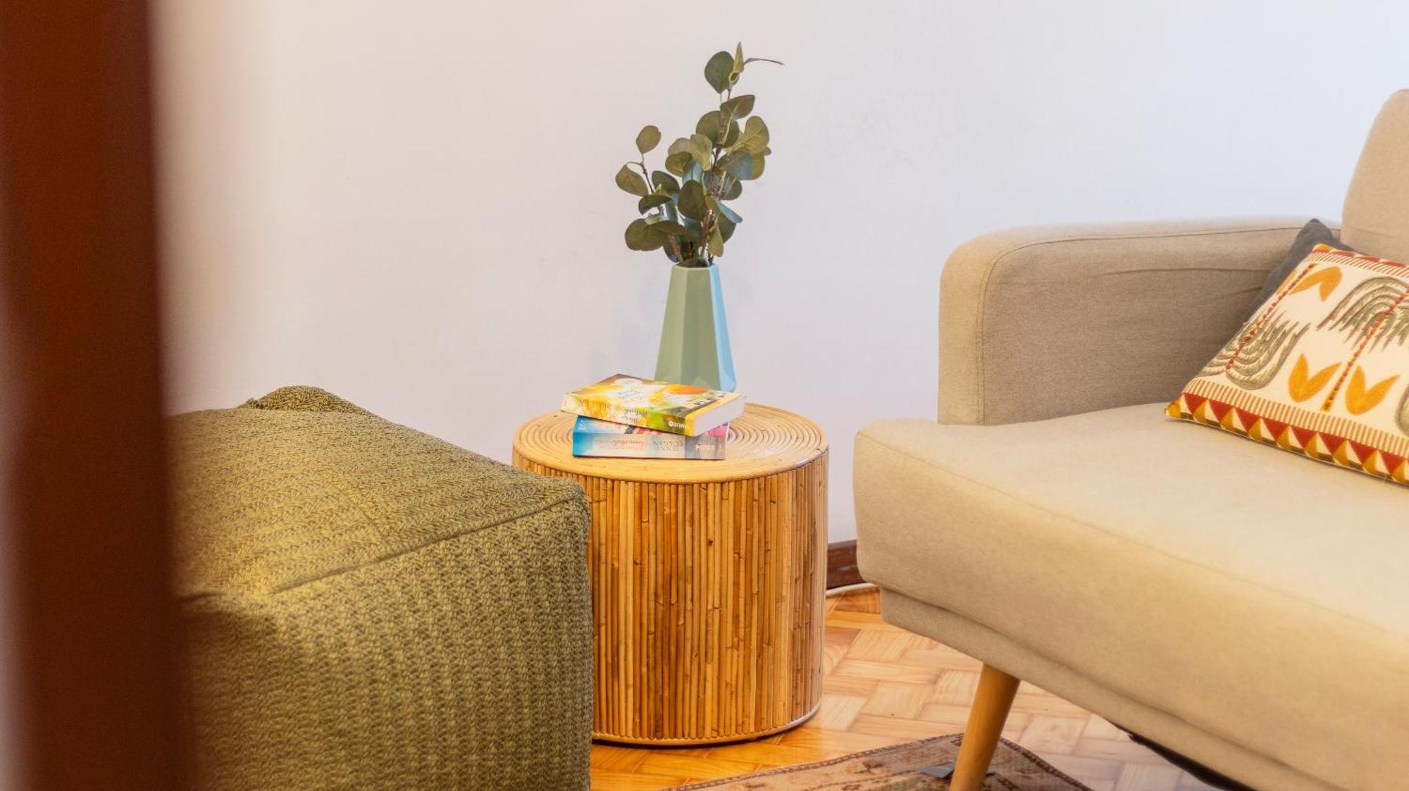 Bright Next Metro Apartment