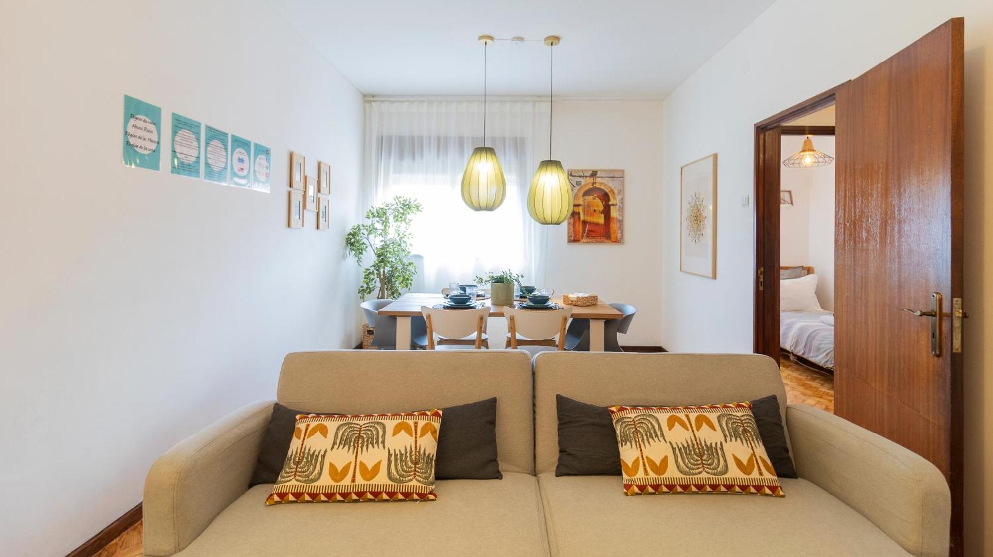 Bright Next Metro Apartment