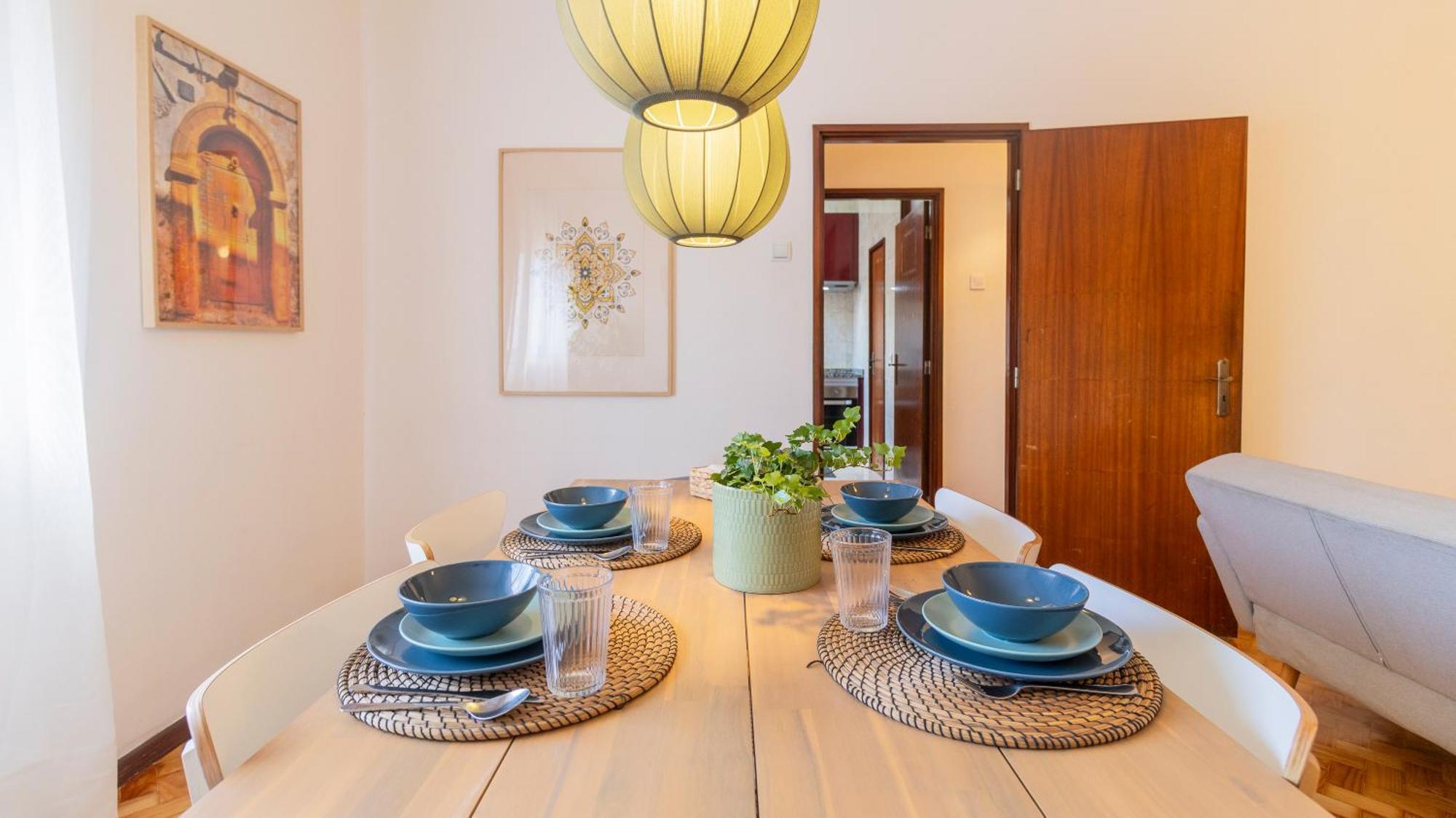 Bright Next Metro Apartment *