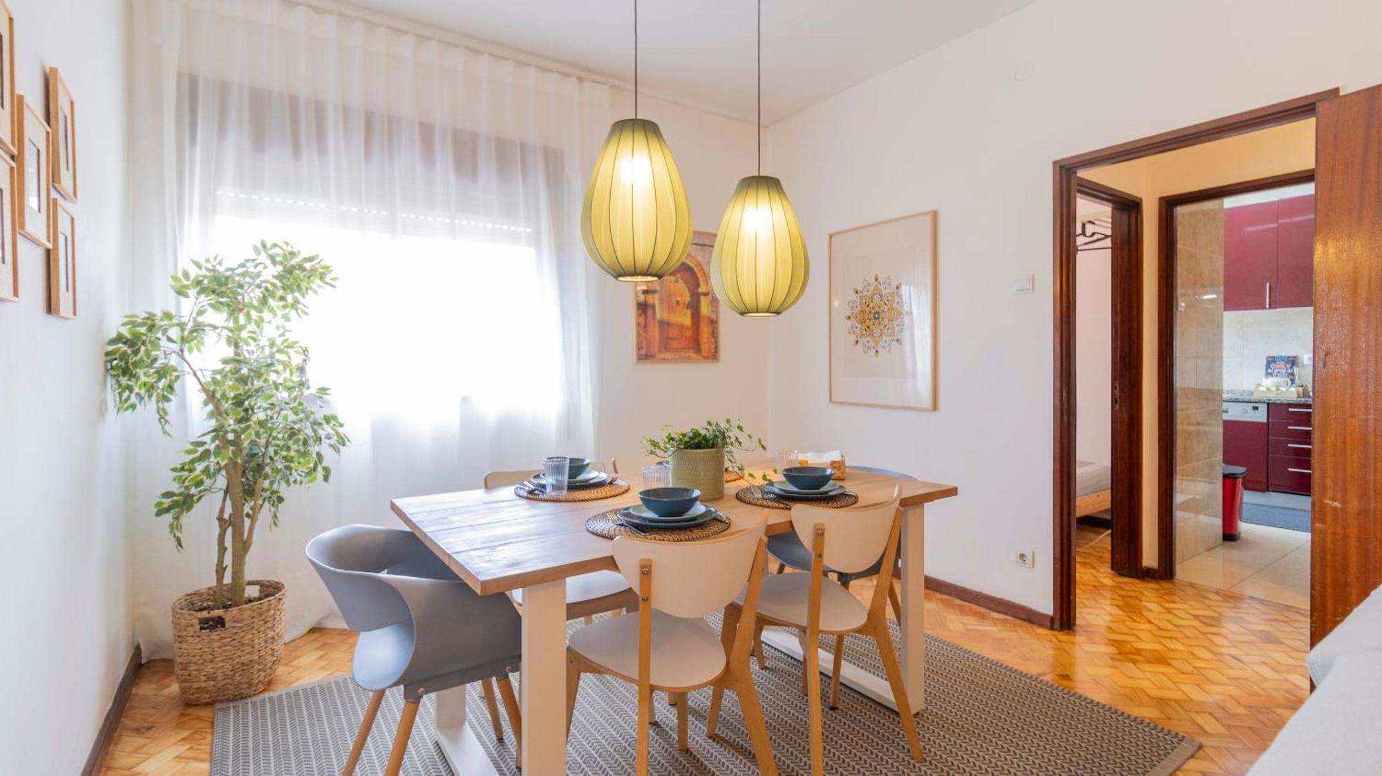 Bright Next Metro Apartment *