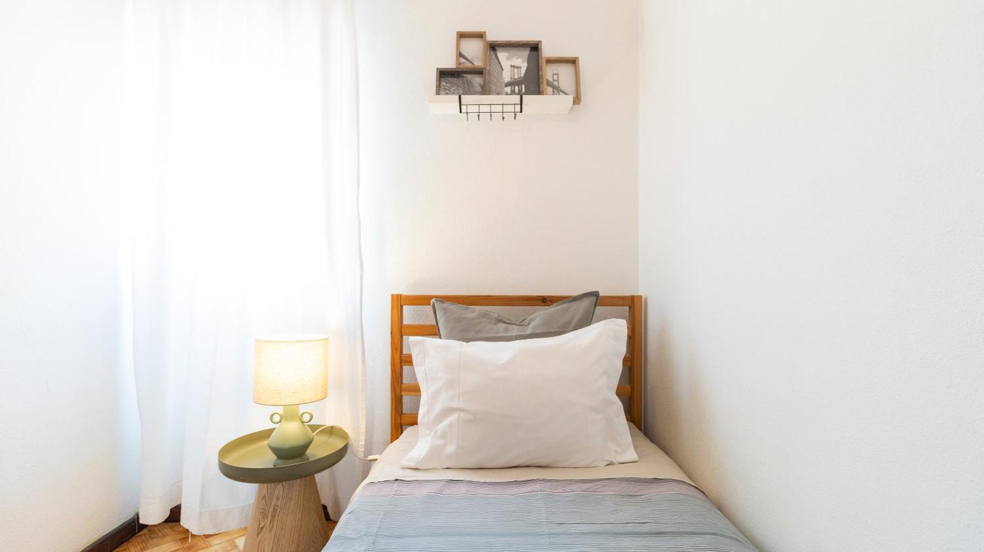 Bright Next Metro Apartment Porto