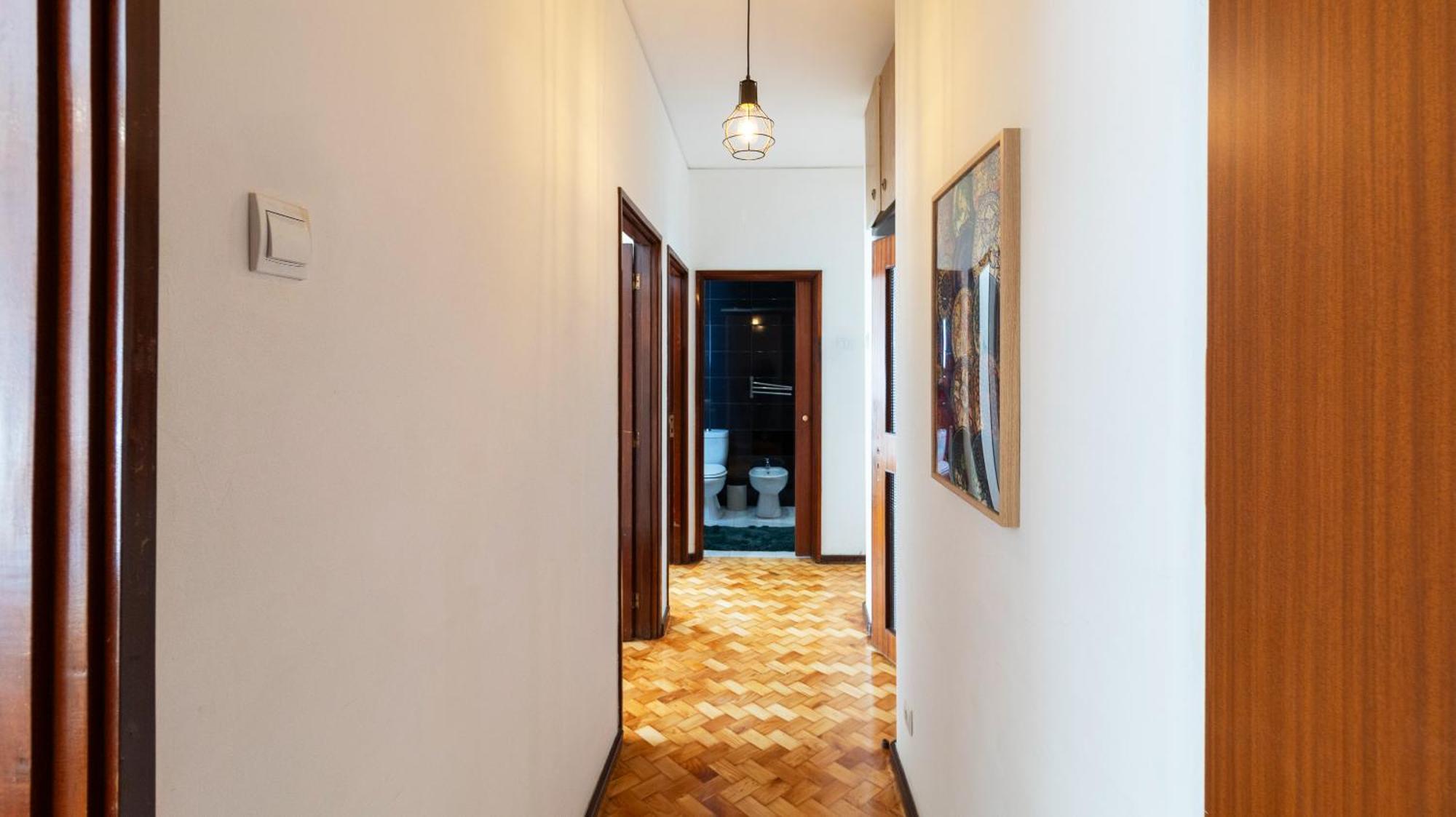 Bright Next Metro Apartment Porto