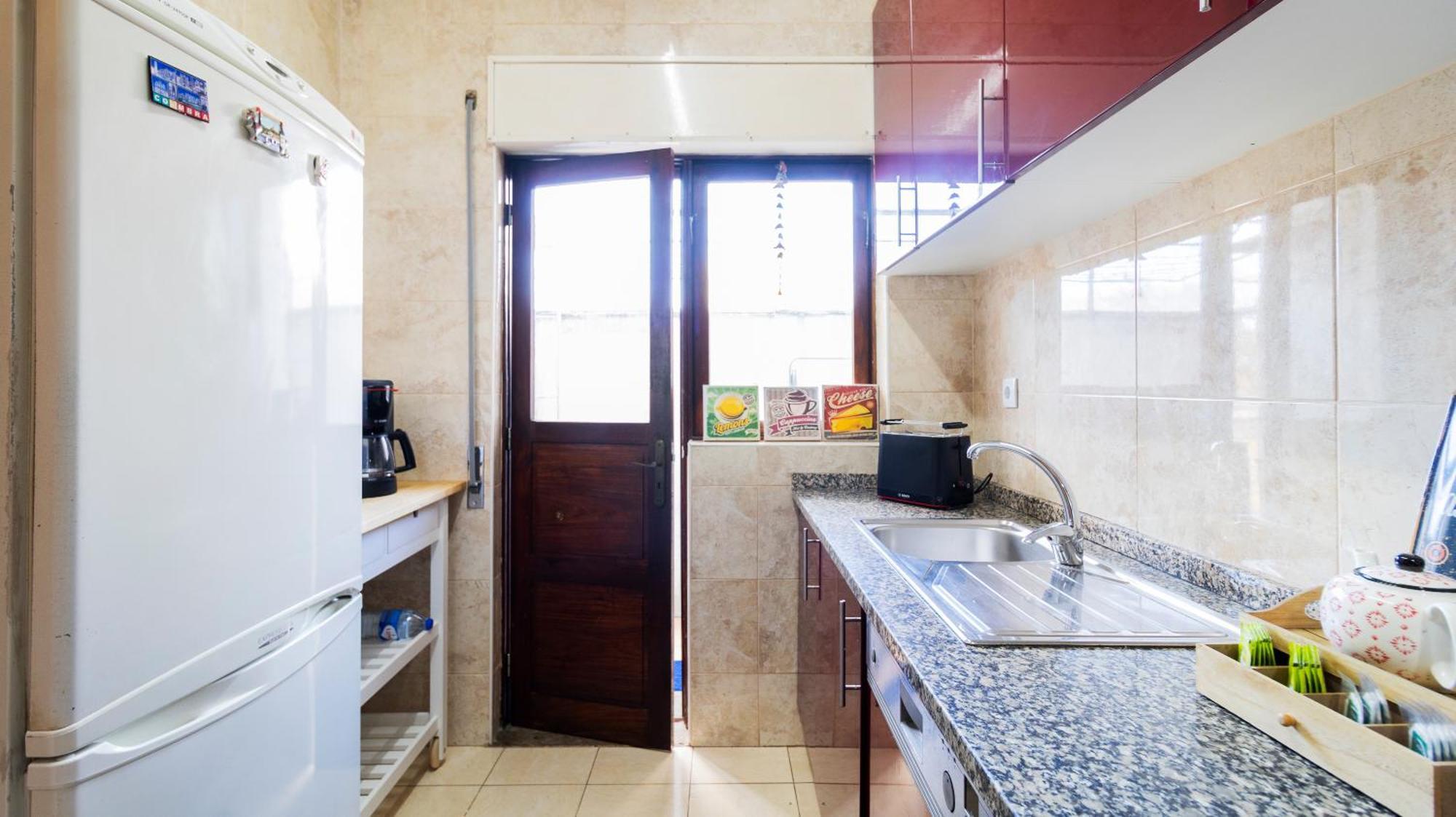 Apartment Bright Next Metro Porto