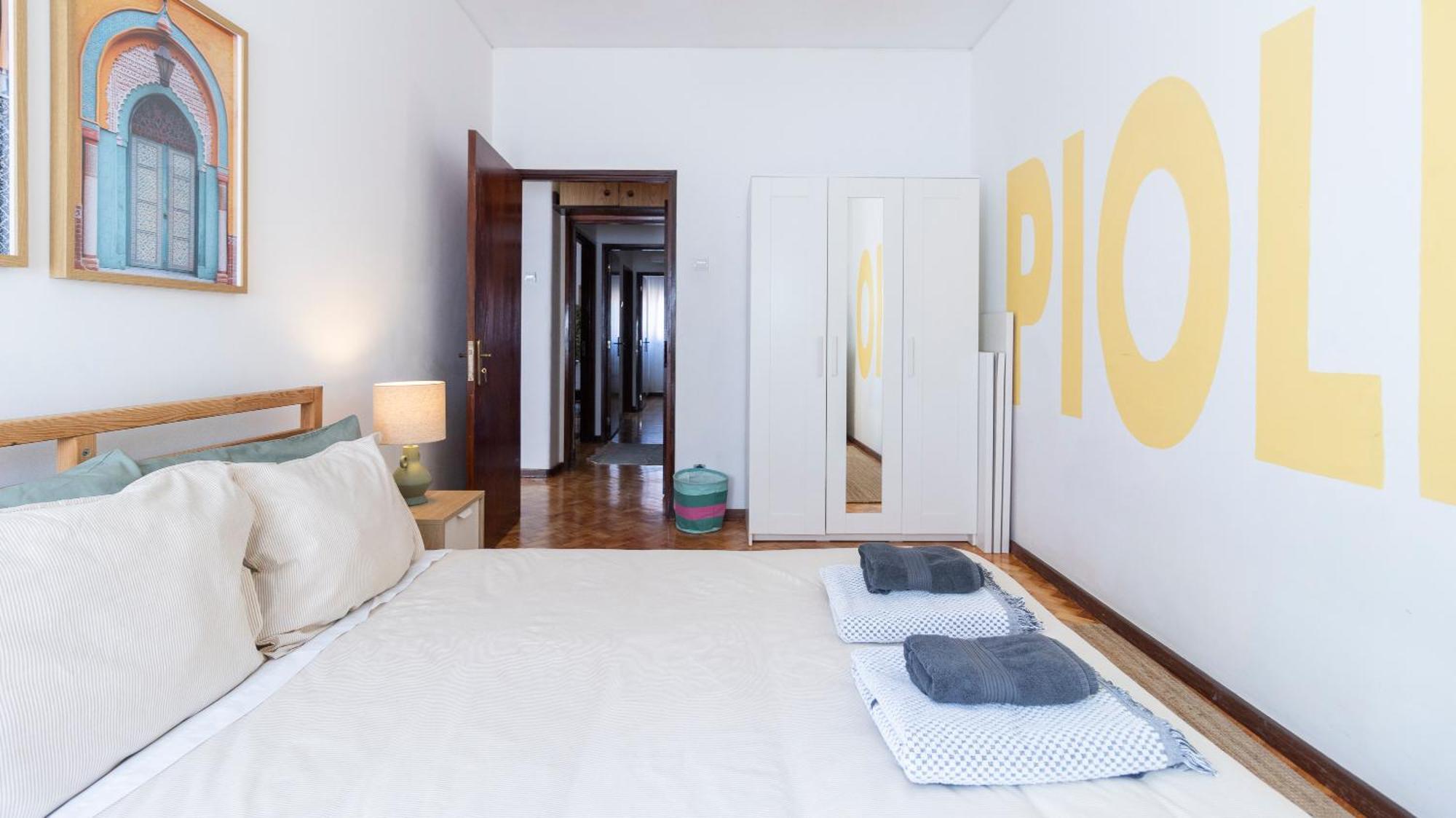Bright Next Metro Apartment *