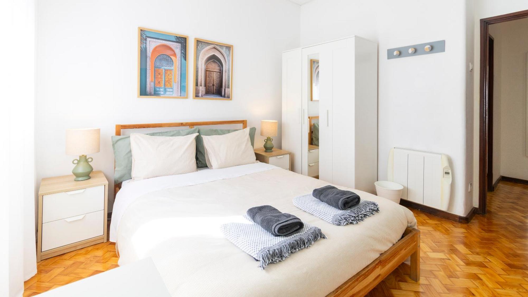Apartment Bright Next Metro Porto