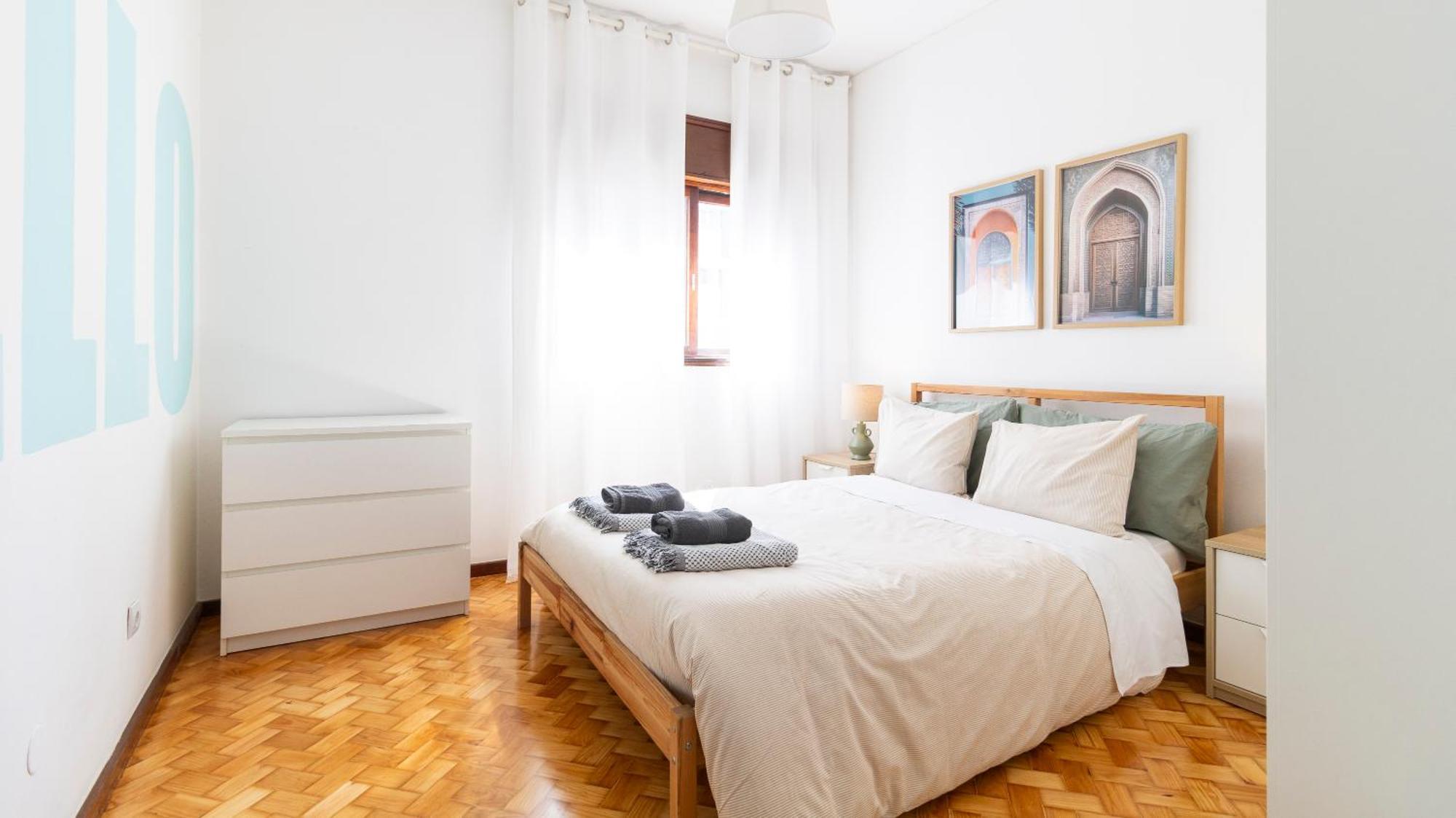 Bright Next Metro Apartment Porto