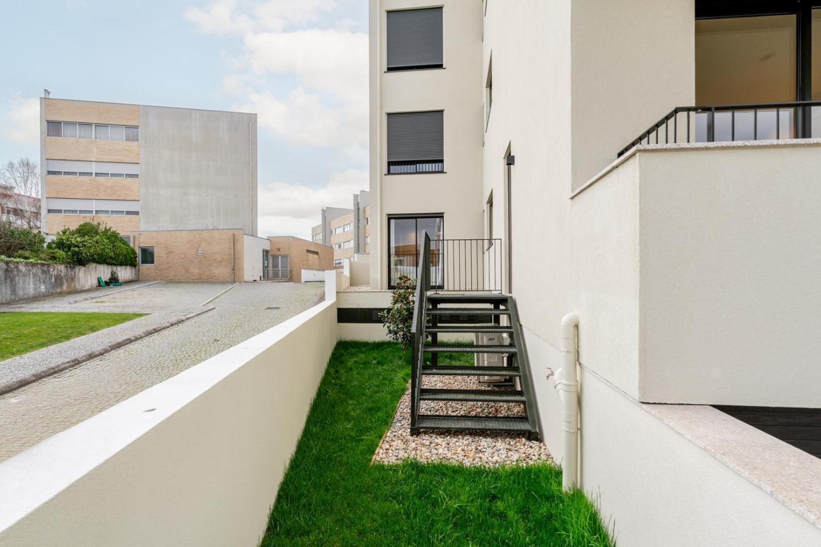 Apartment Hostwise - Stylish Flat With Terrace & Garage Porto