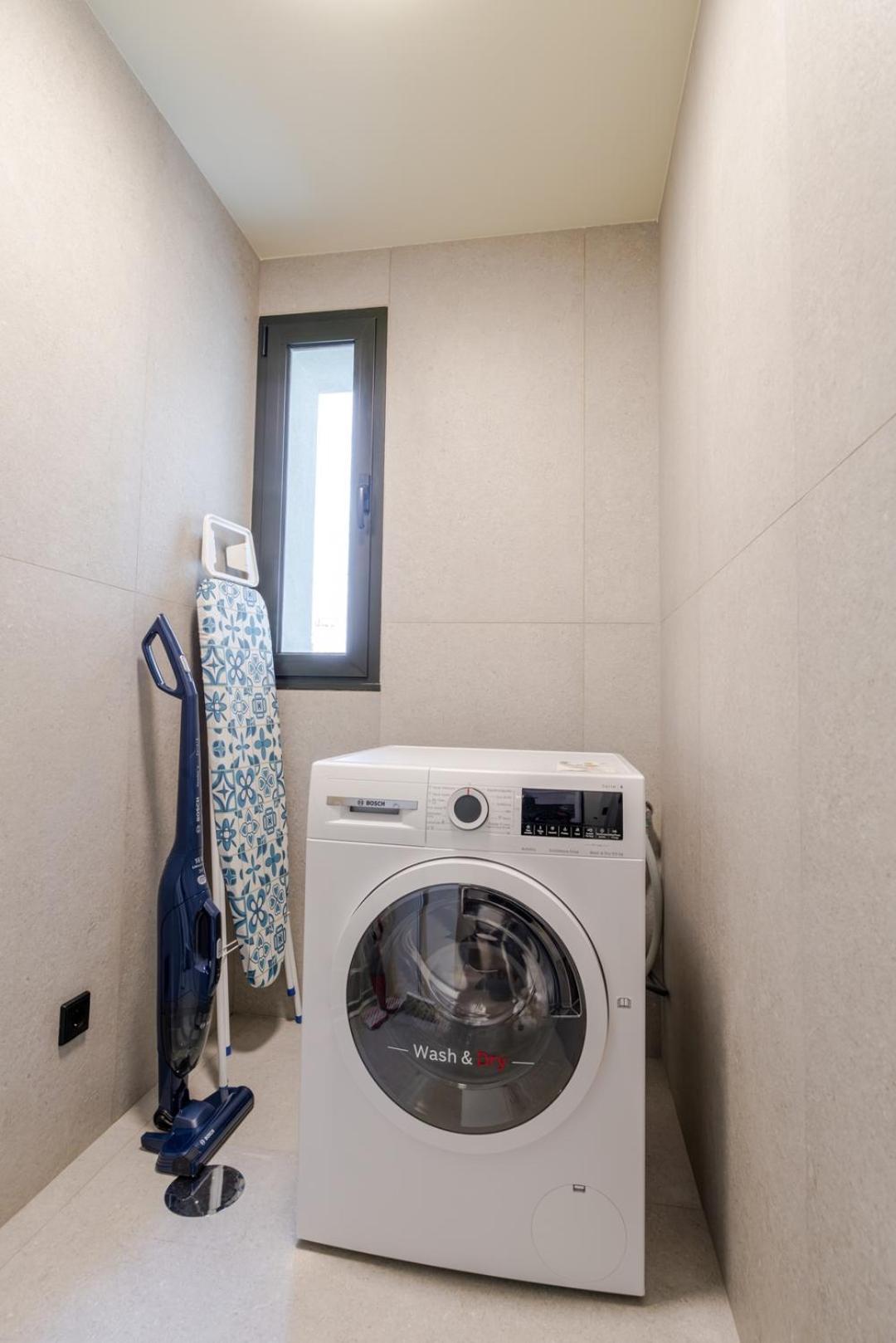 Apartment Hostwise - Stylish Flat With Terrace & Garage