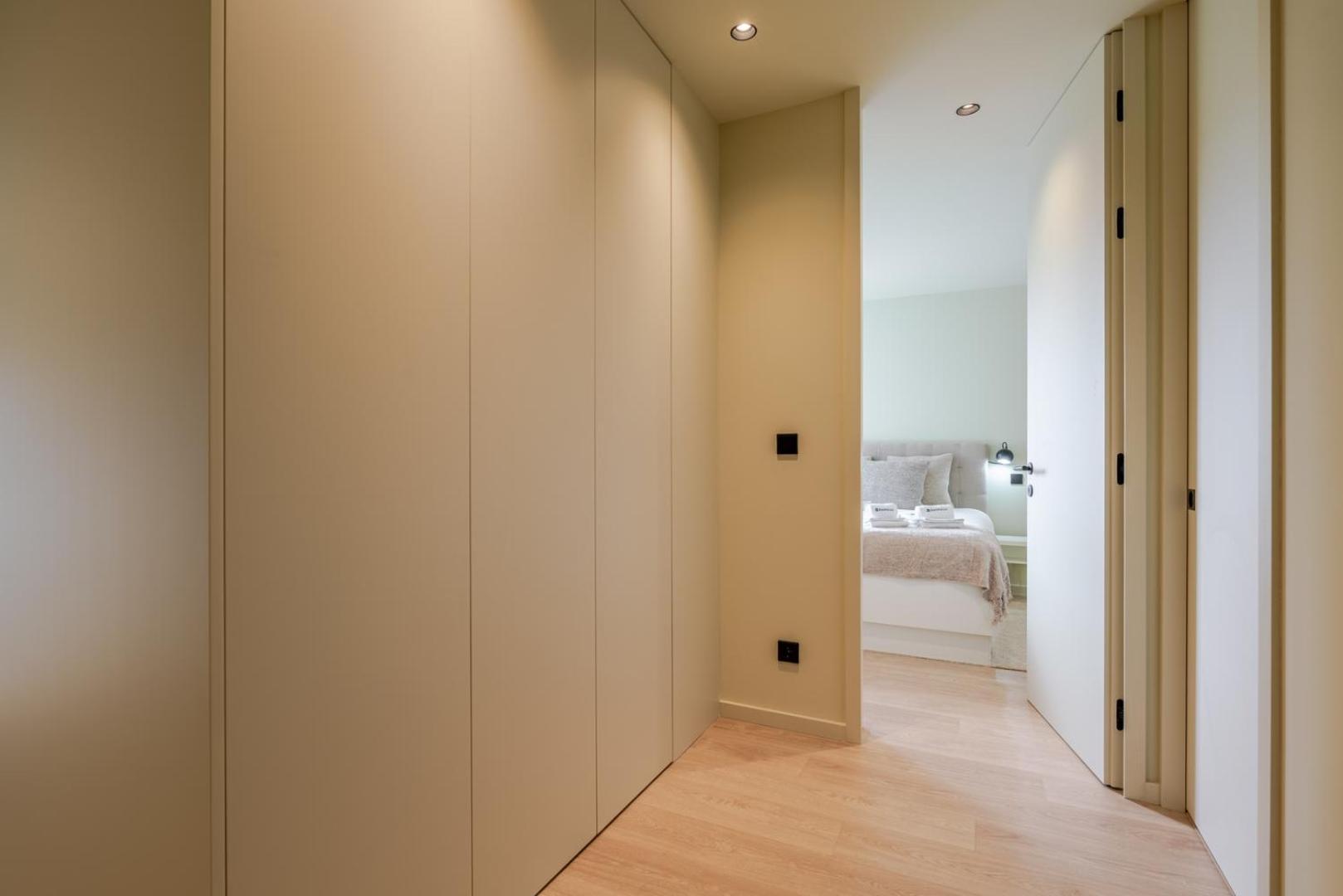 Hostwise - Stylish Flat With Terrace & Garage Porto
