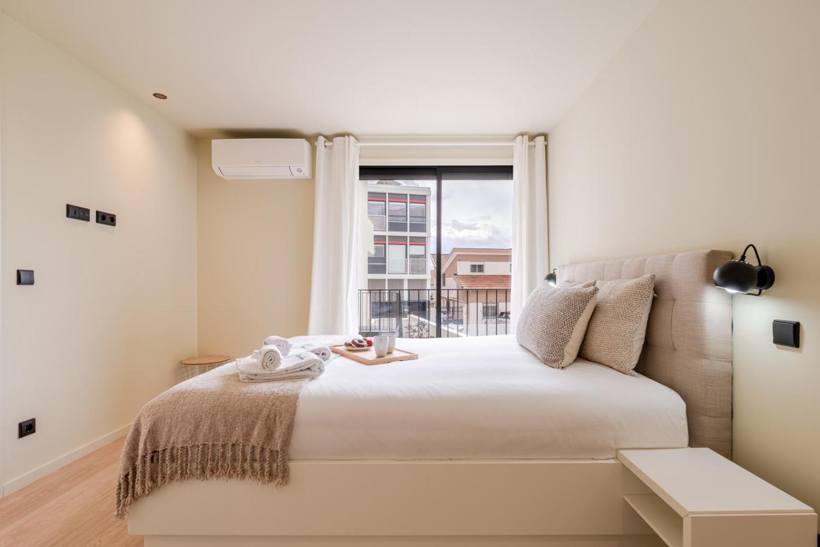 Hostwise - Stylish Flat With Terrace & Garage Apartment