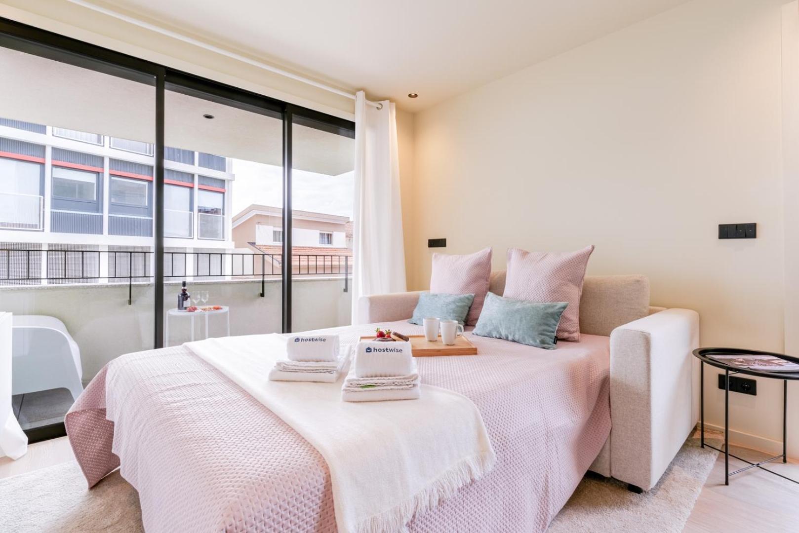 Apartment Hostwise - Stylish Flat With Terrace & Garage