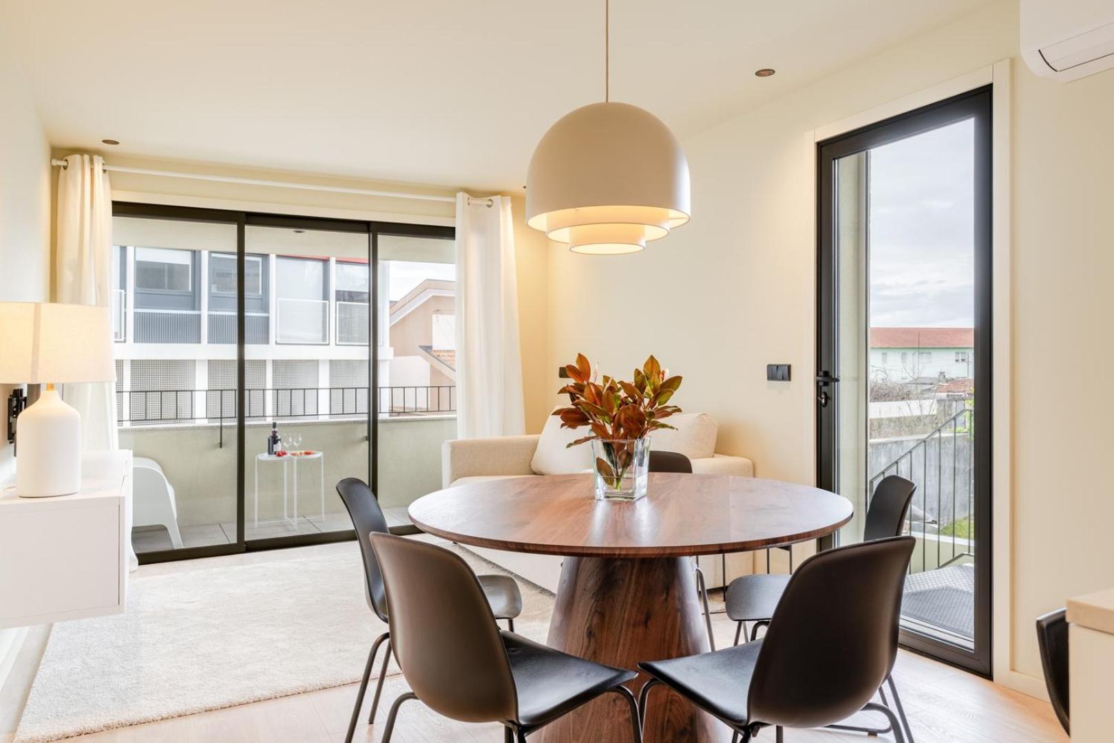 Apartment Hostwise - Stylish Flat With Terrace & Garage *