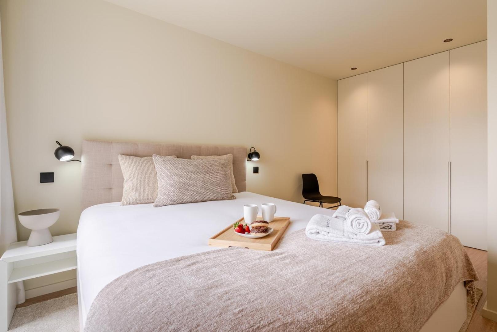 Hostwise - Stylish Flat With Terrace & Garage *