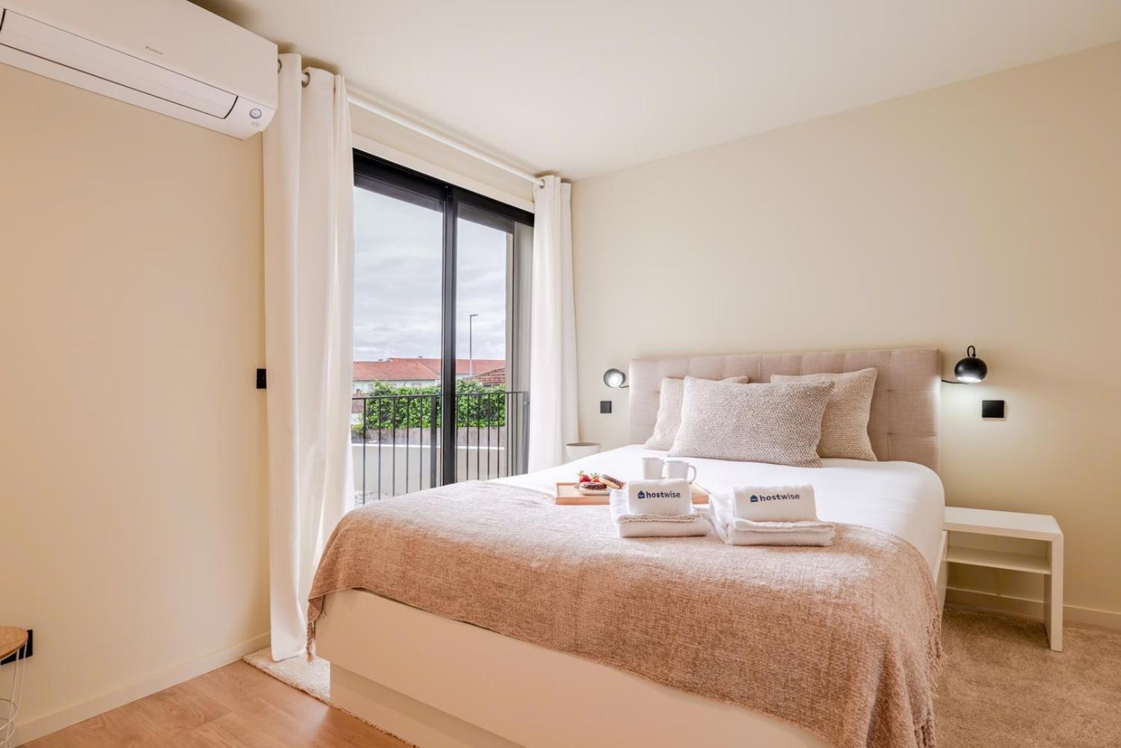 Hostwise - Stylish Flat With Terrace & Garage Porto