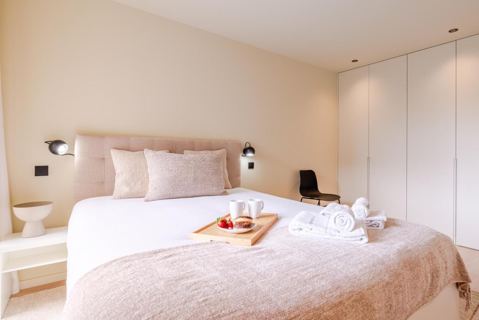 Hostwise - Stylish Flat With Terrace & Garage * Porto