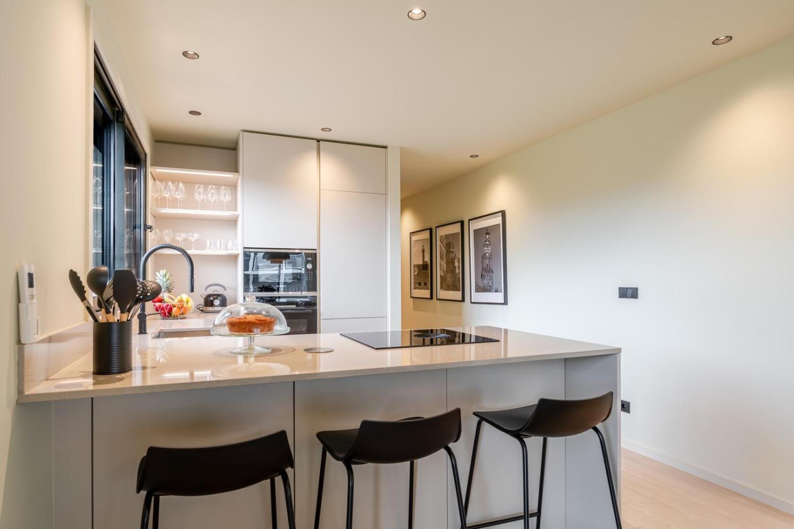 Apartment Hostwise - Stylish Flat With Terrace & Garage *