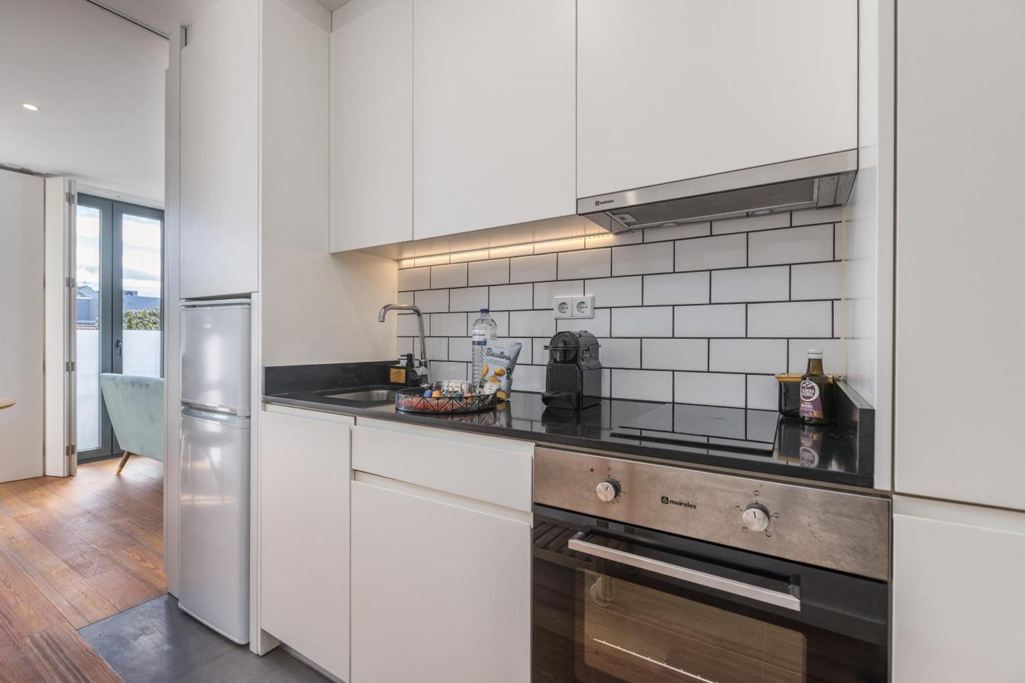 New!central W/ Sunny Terrace - 9 Min Walk Trindade