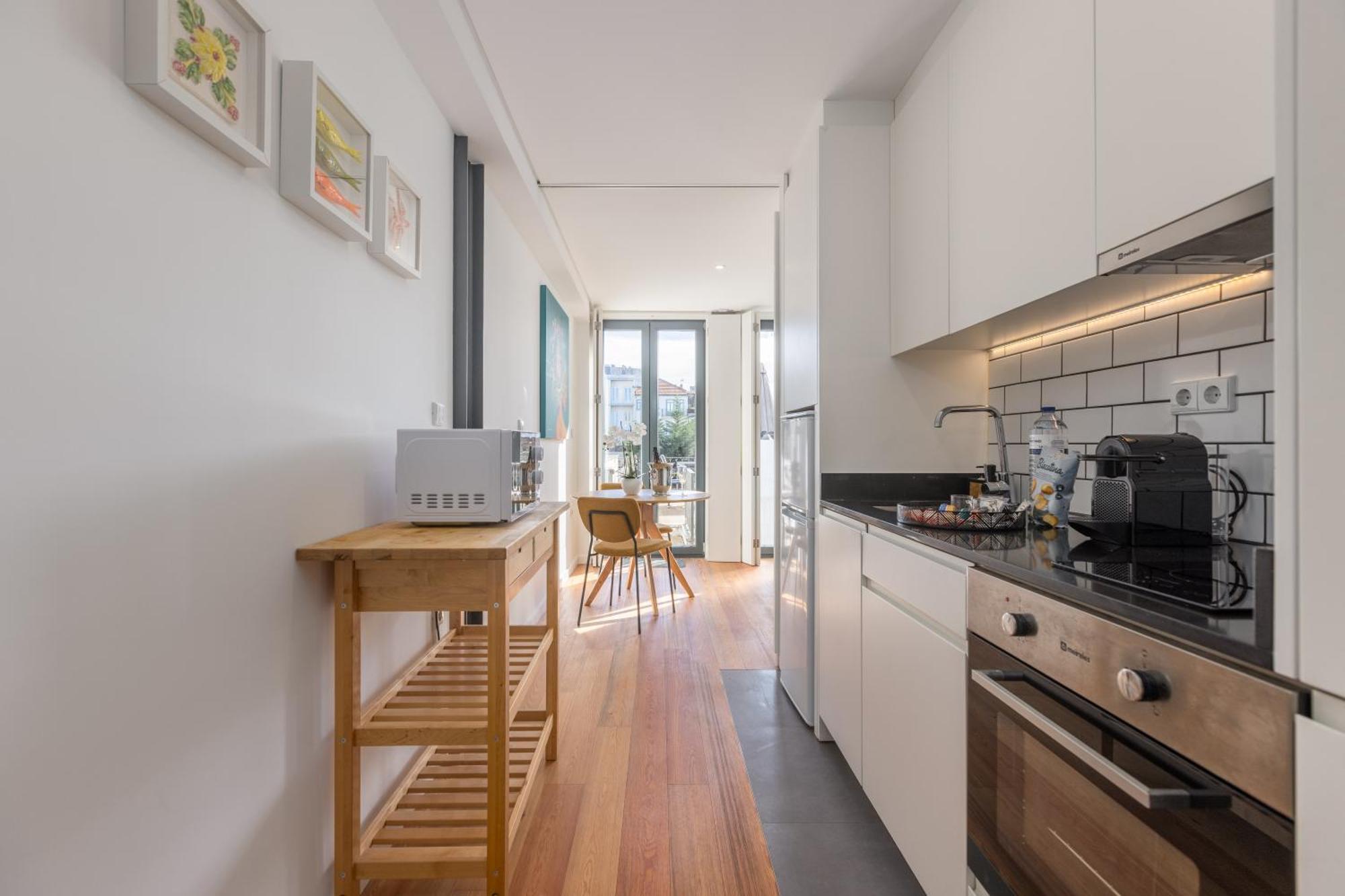 Apartment New!central W/ Sunny Terrace - 9 Min Walk Trindade