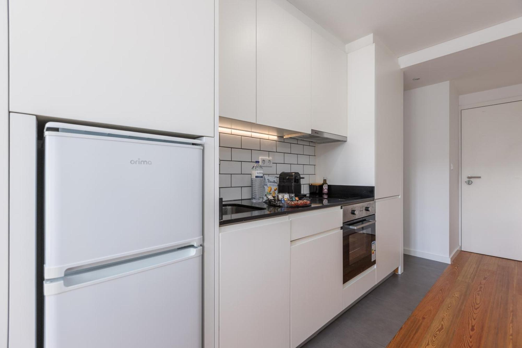 New!central W/ Sunny Terrace - 9 Min Walk Trindade Apartment Porto