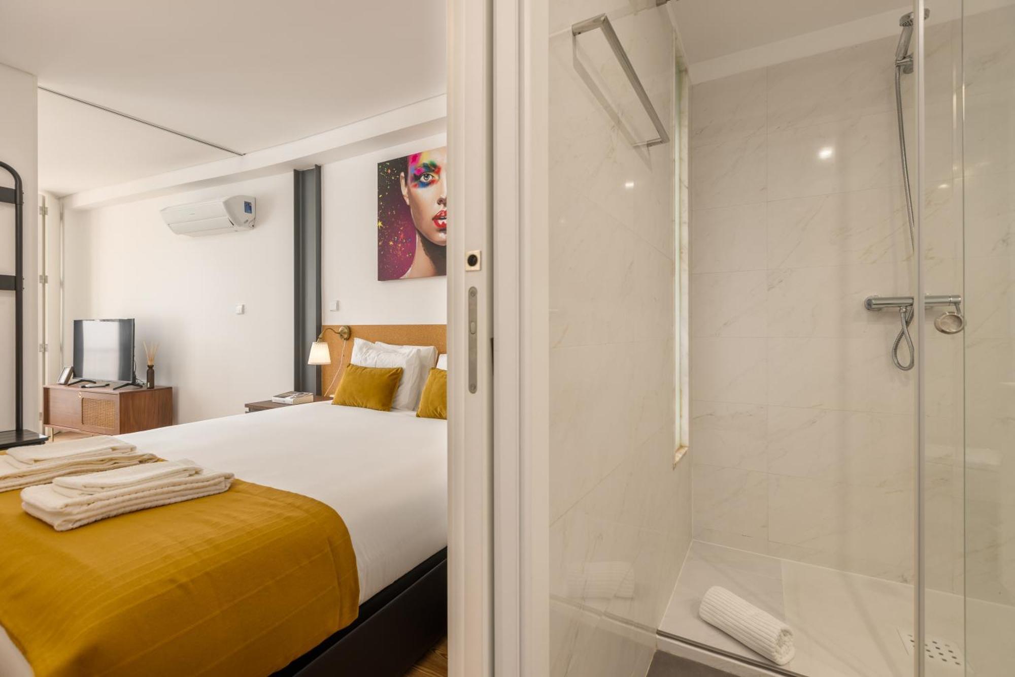 New!central W/ Sunny Terrace - 9 Min Walk Trindade Apartment